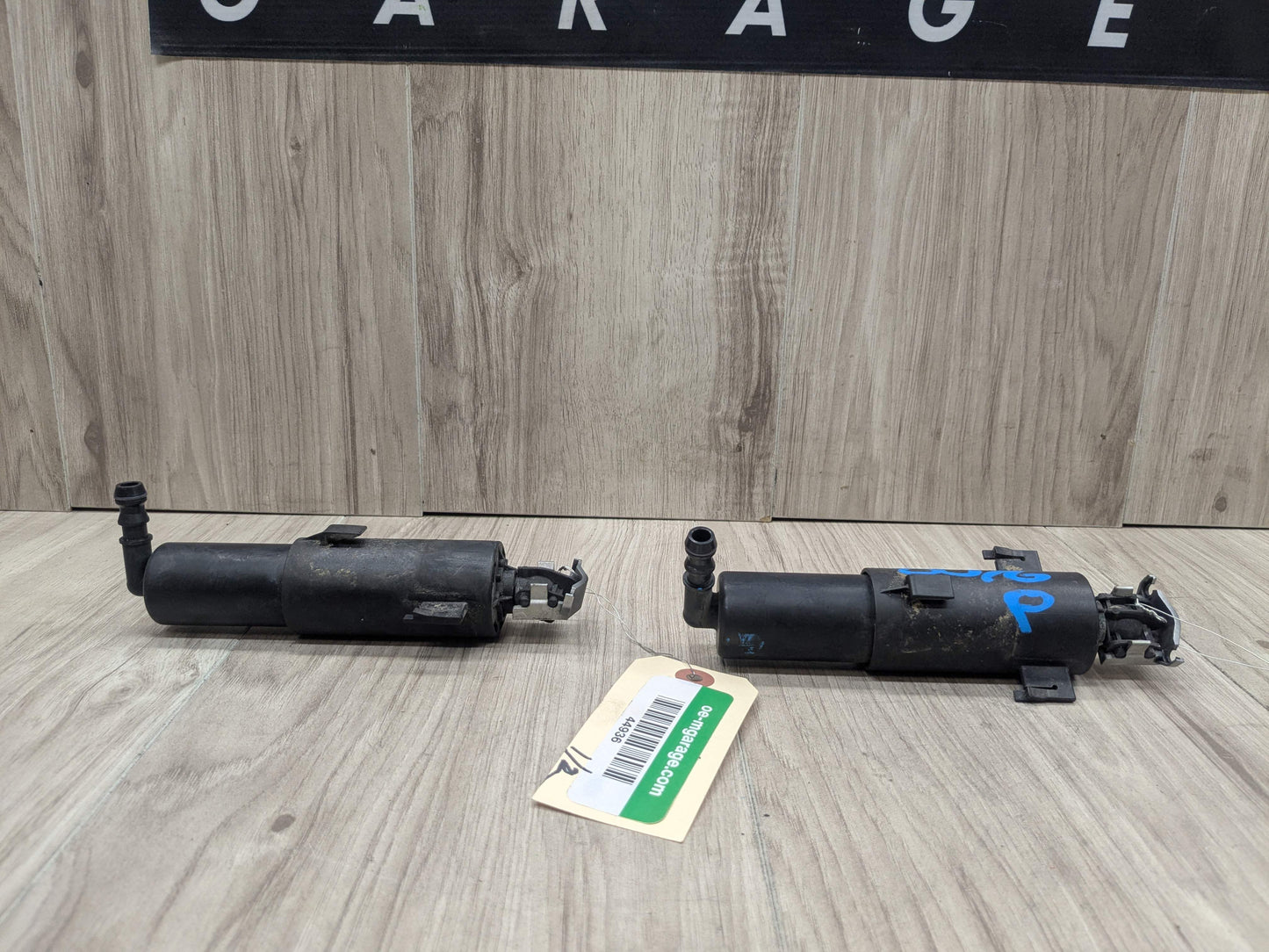 OEM BMW E90 E92 E93 328 335 Front Headlight Washer Spray Nozzle Jet Pair