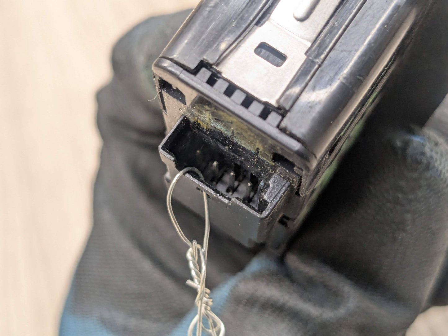 OEM BMW F02 F10 F15 F48 F90 G01 G20 G30 G80 X3 Rear Trunk Lid Center Lock Switch