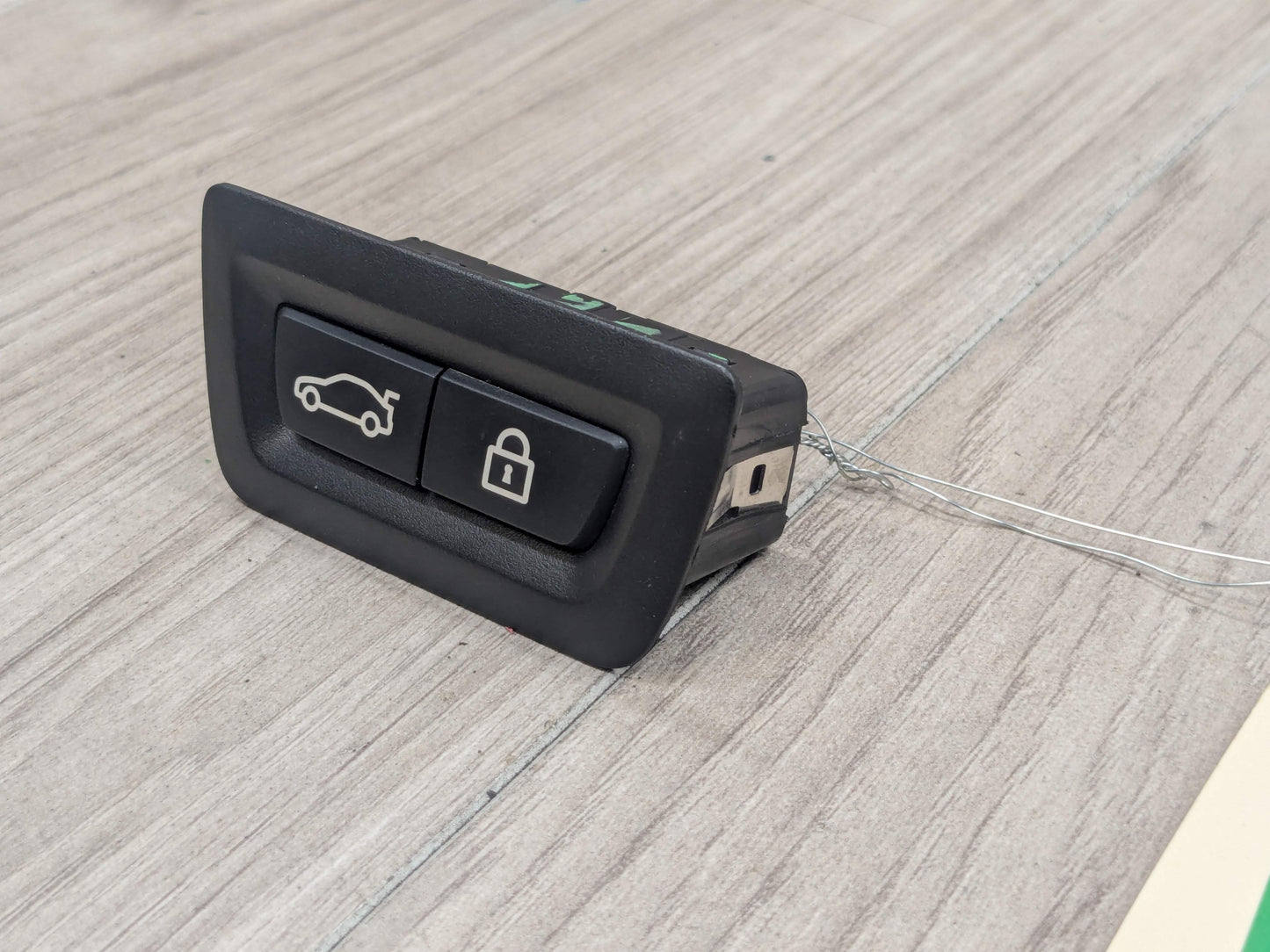 OEM BMW F02 F10 F15 F48 F90 G01 G20 G30 G80 X3 Rear Trunk Lid Center Lock Switch