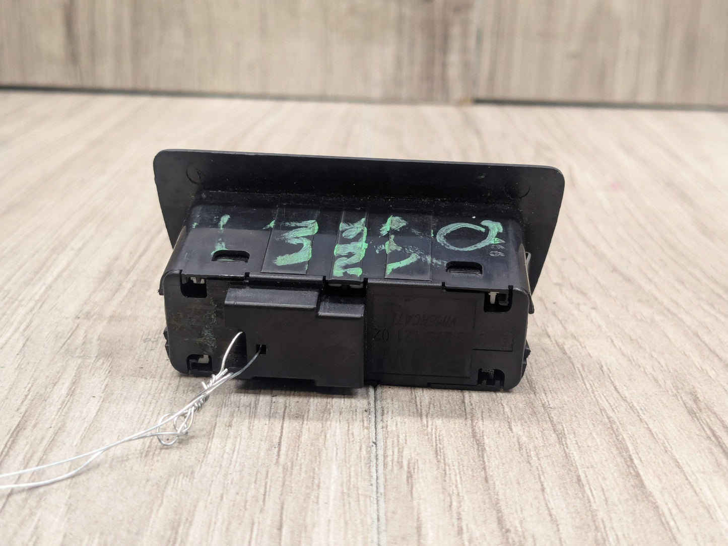 OEM BMW F02 F10 F15 F48 F90 G01 G20 G30 G80 X3 Rear Trunk Lid Center Lock Switch