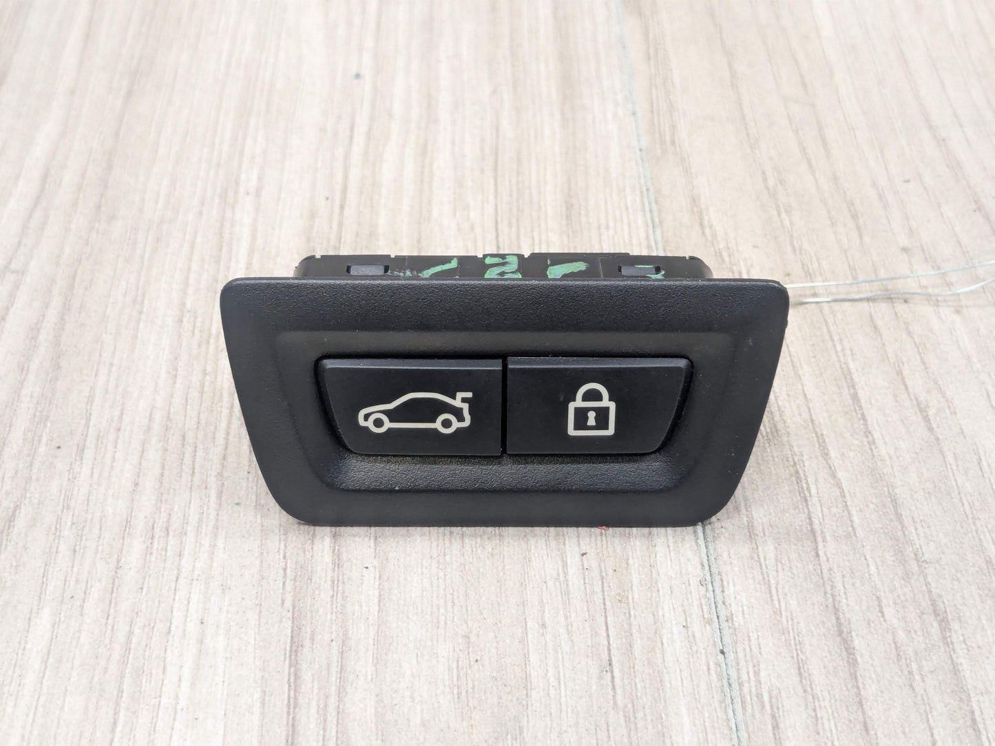 OEM BMW F02 F10 F15 F48 F90 G01 G20 G30 G80 X3 Rear Trunk Lid Center Lock Switch