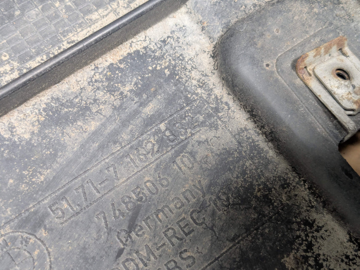 07-13 OEM BMW E92 E93 328 335 Left Right Fender Liner Wheel Splash Shield SET