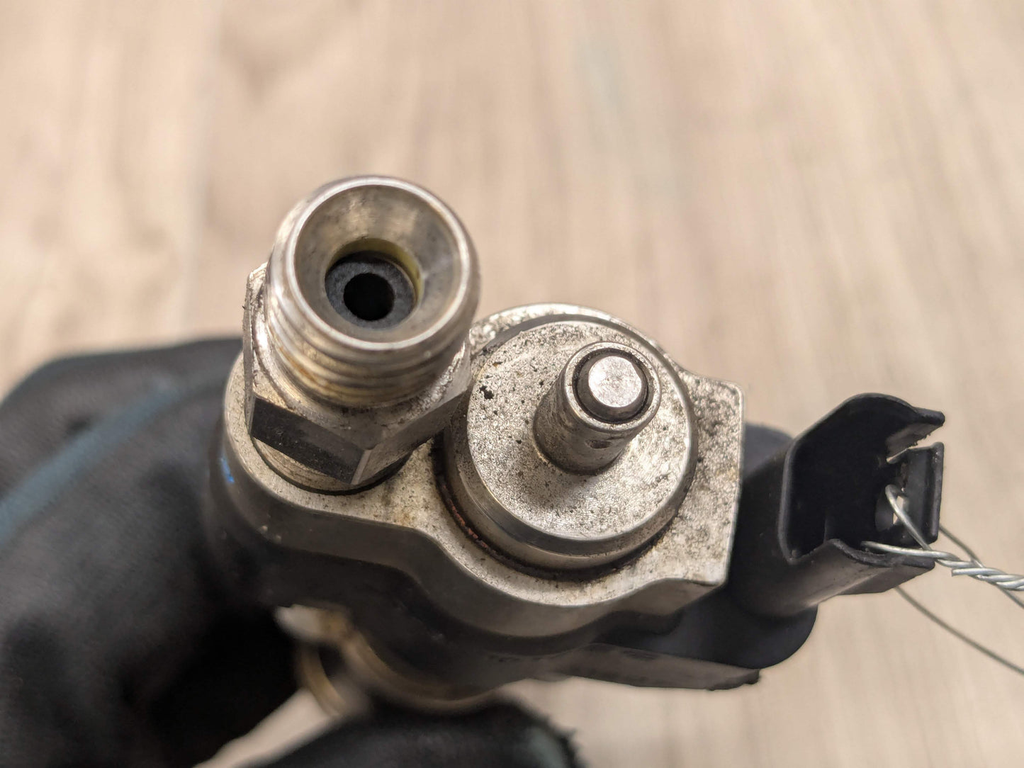 BMW E90 E92 E93 F10 F12 F01 Engine N63 N54 High Pressure Fuel Injector INDEX 02