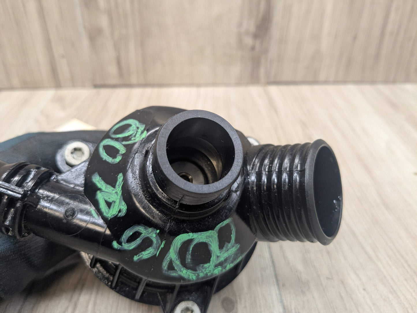 URO BMW E70 E90 E92 E93 Engine N51 N52 N54 Water Coolant Thermostat Housing