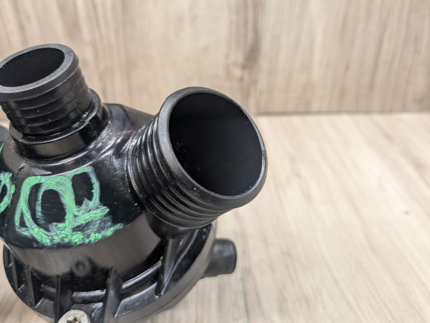 URO BMW E70 E90 E92 E93 Engine N51 N52 N54 Water Coolant Thermostat Housing