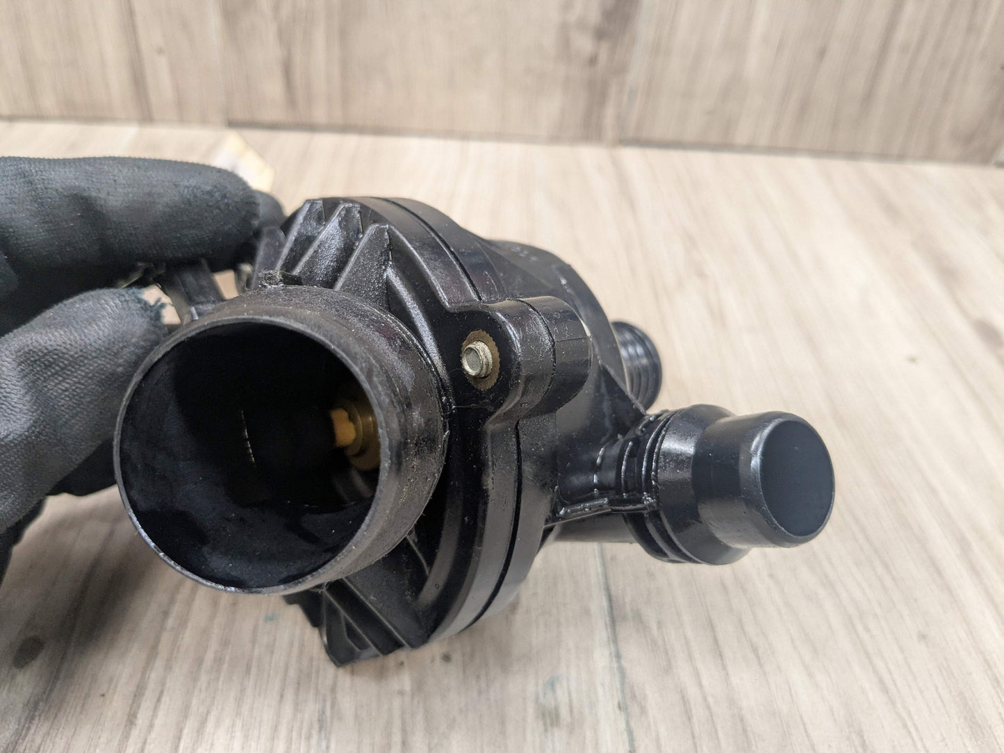 URO BMW E70 E90 E92 E93 Engine N51 N52 N54 Water Coolant Thermostat Housing