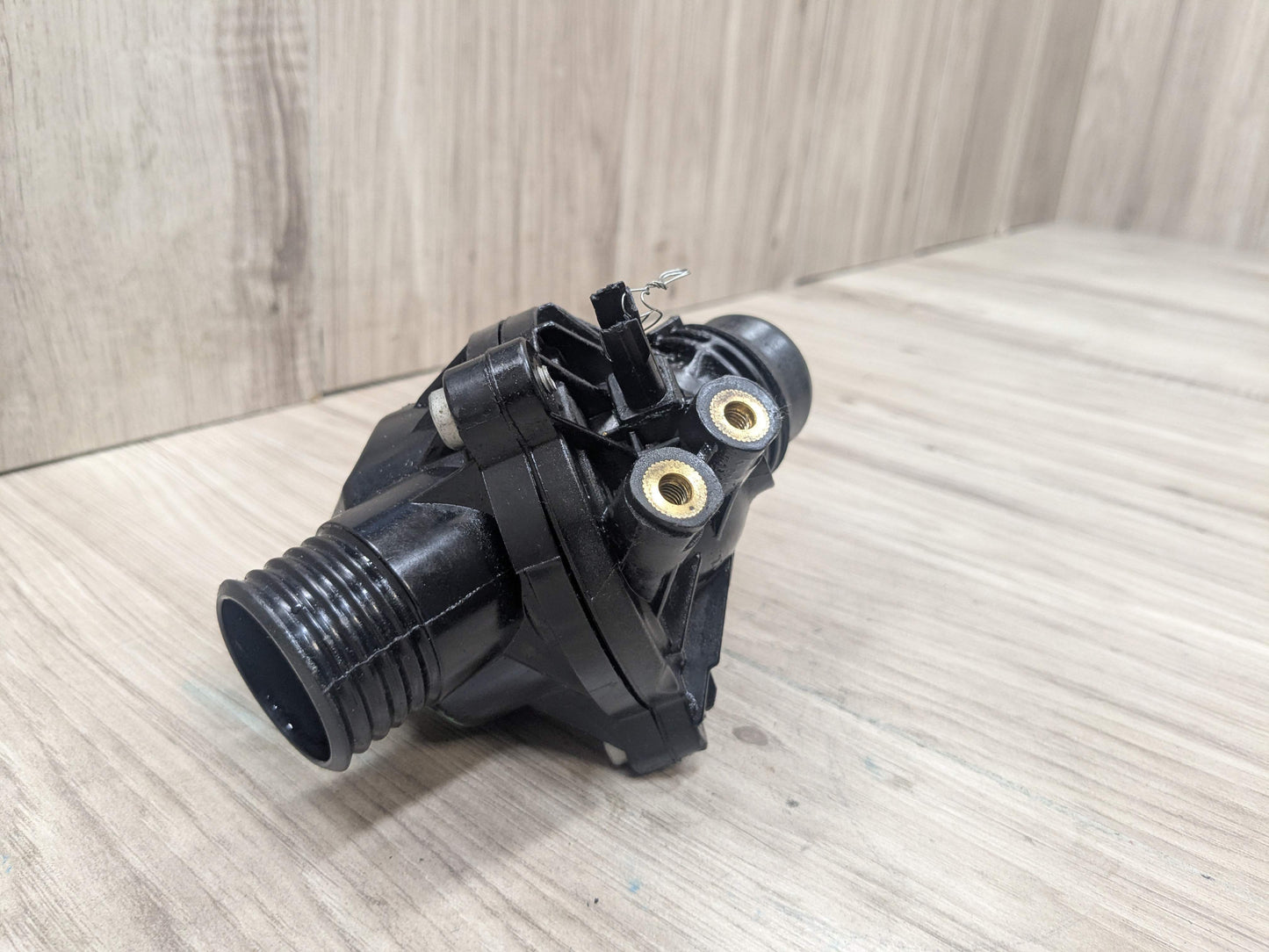 URO BMW E70 E90 E92 E93 Engine N51 N52 N54 Water Coolant Thermostat Housing