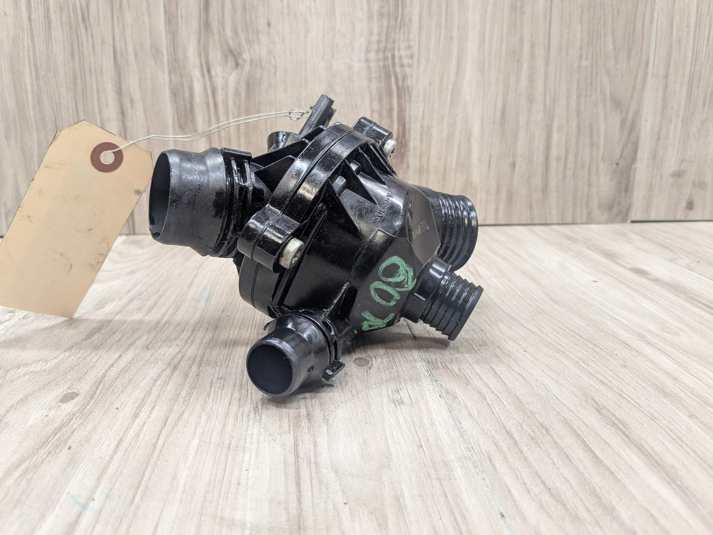 URO BMW E70 E90 E92 E93 Engine N51 N52 N54 Water Coolant Thermostat Housing