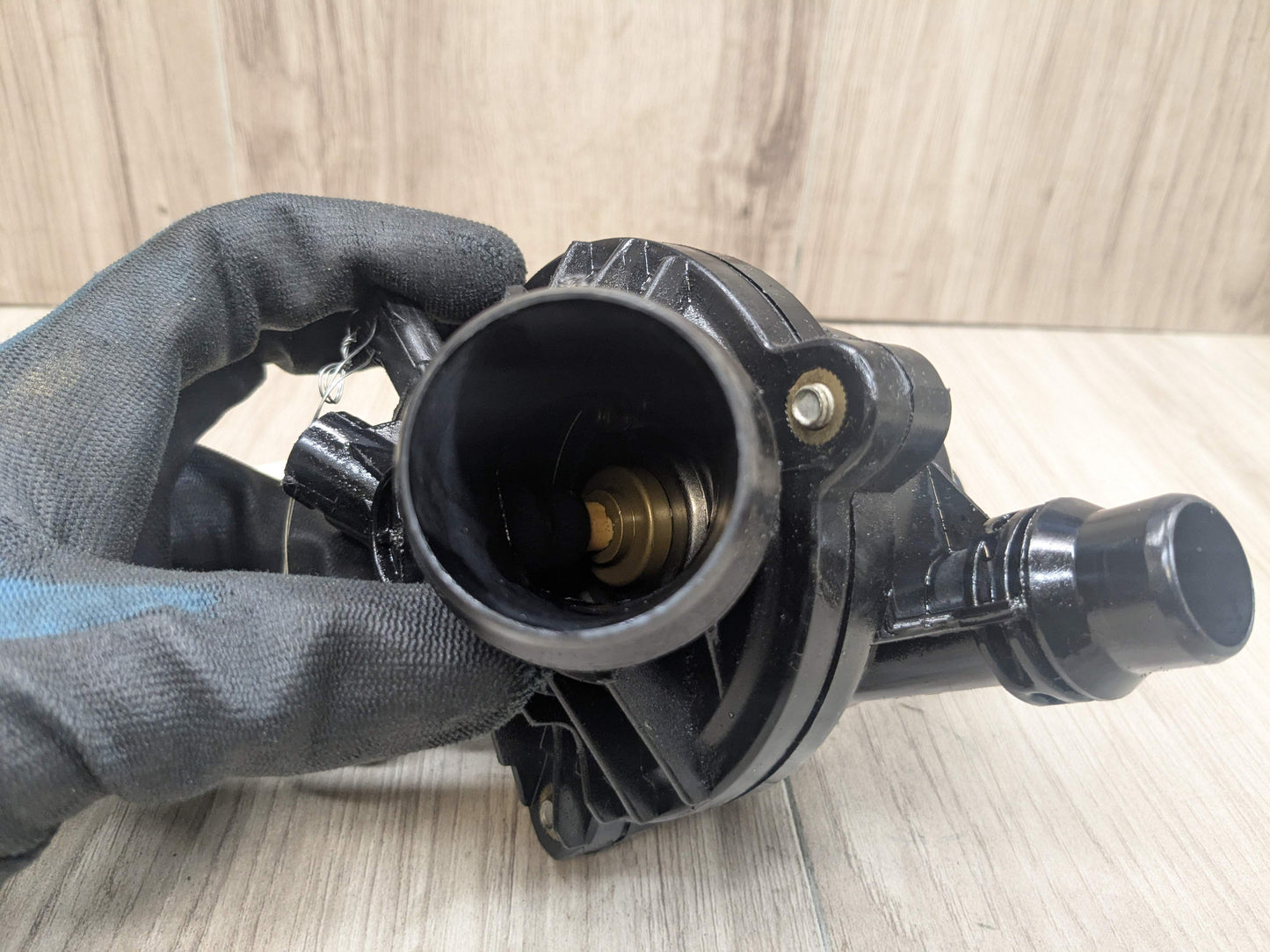 URO BMW E70 E90 E92 E93 Engine N51 N52 N54 Water Coolant Thermostat Housing