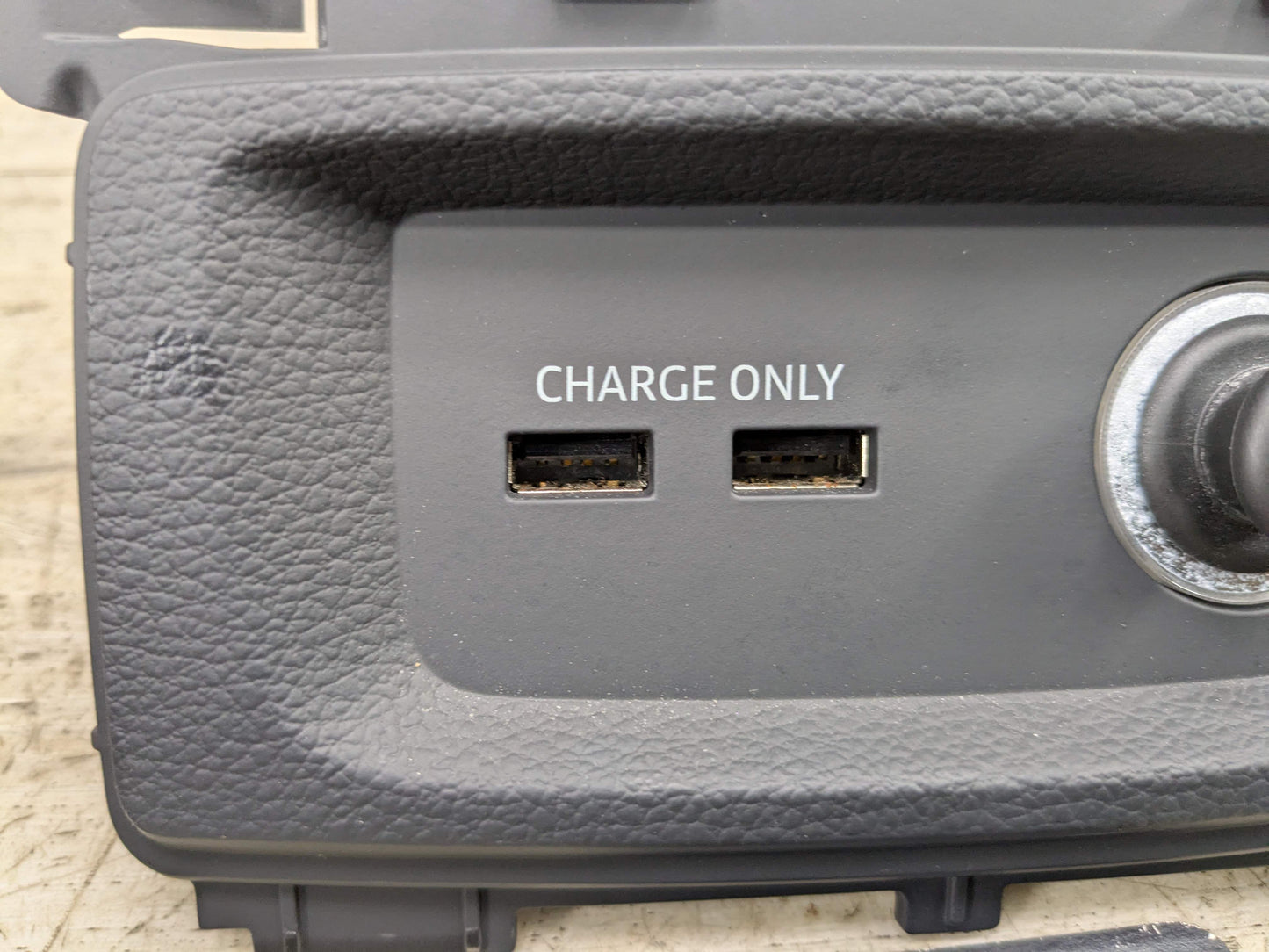 18-24 OEM AUDI Q5 SQ5 Rear Center Console Charger Port w/12 Volt Outlet