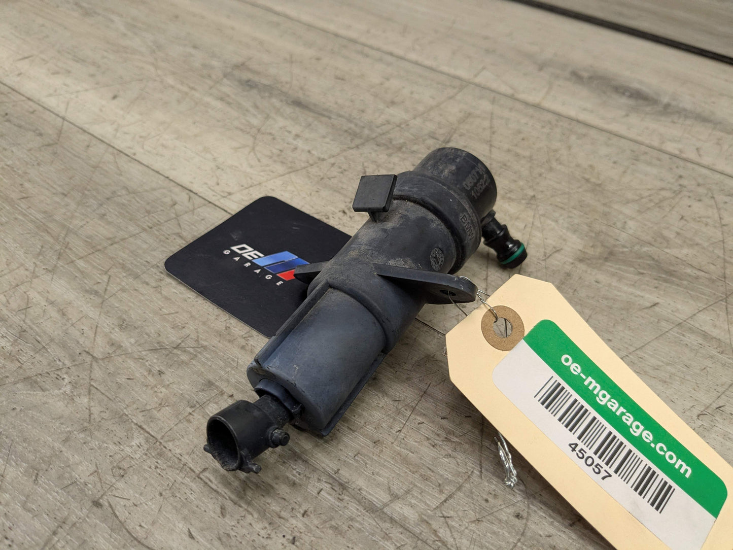 OEM BMW E88 E90 E92 328 335 Front Left or Right Headlight Washer Spray Nozzle