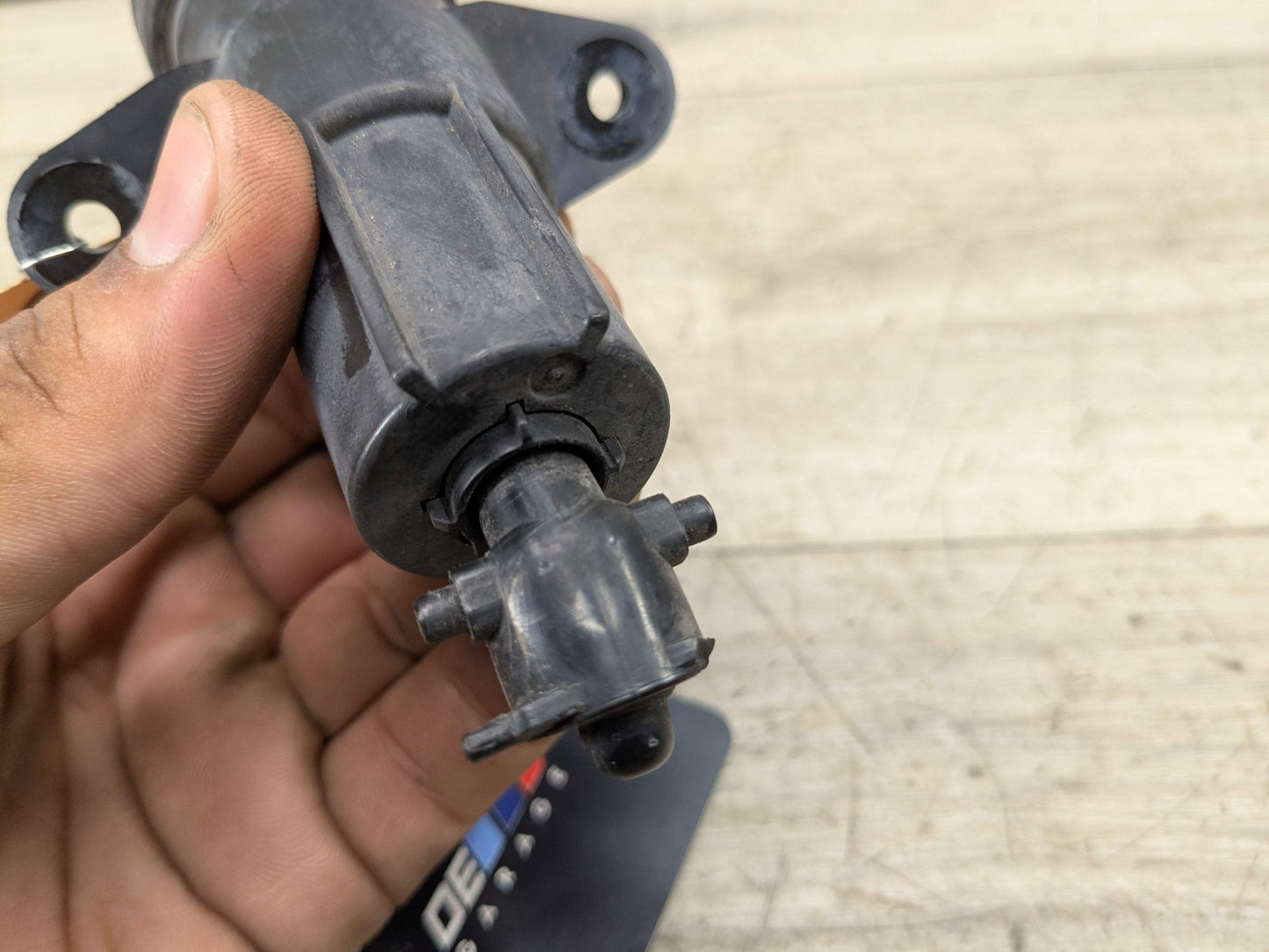 OEM BMW E88 E90 E92 328 335 Front Left or Right Headlight Washer Spray Nozzle