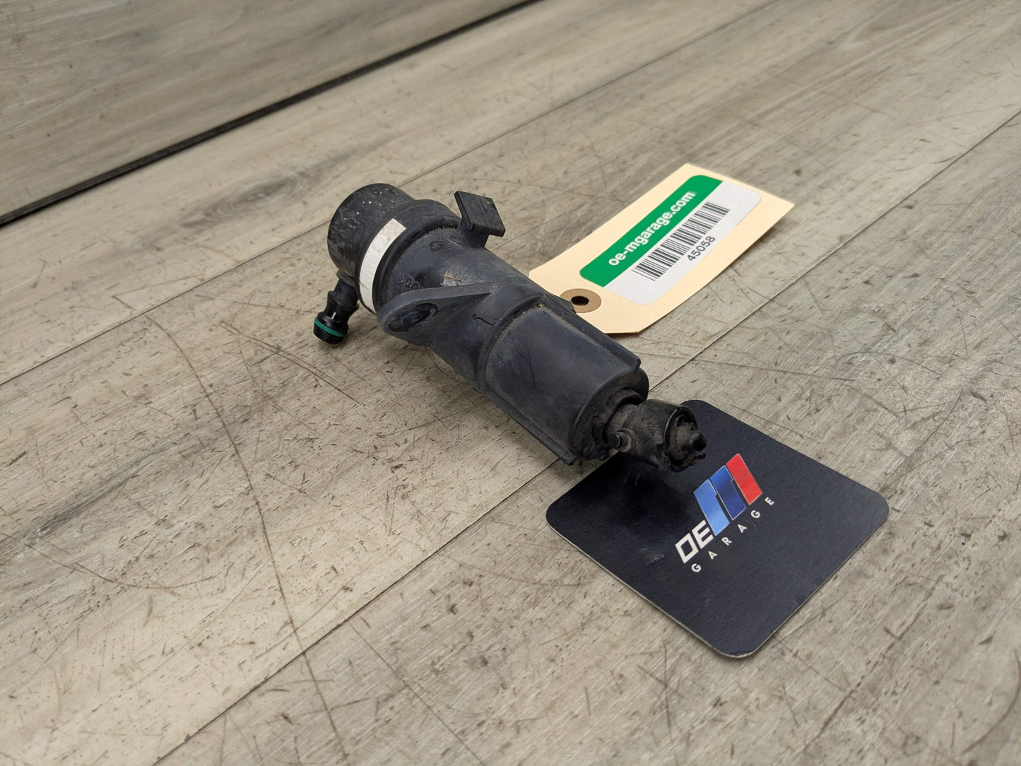 OEM BMW E88 E90 E92 328 335 Front Left or Right Headlight Washer Spray Nozzle