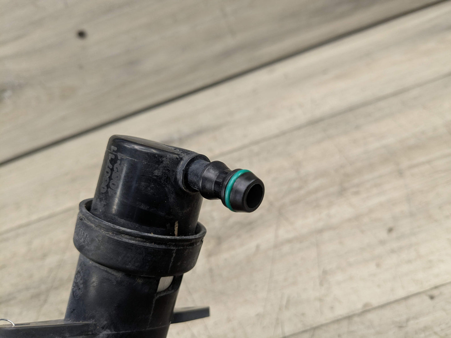 OEM BMW E88 E90 E92 328 335 Front Left or Right Headlight Washer Spray Nozzle