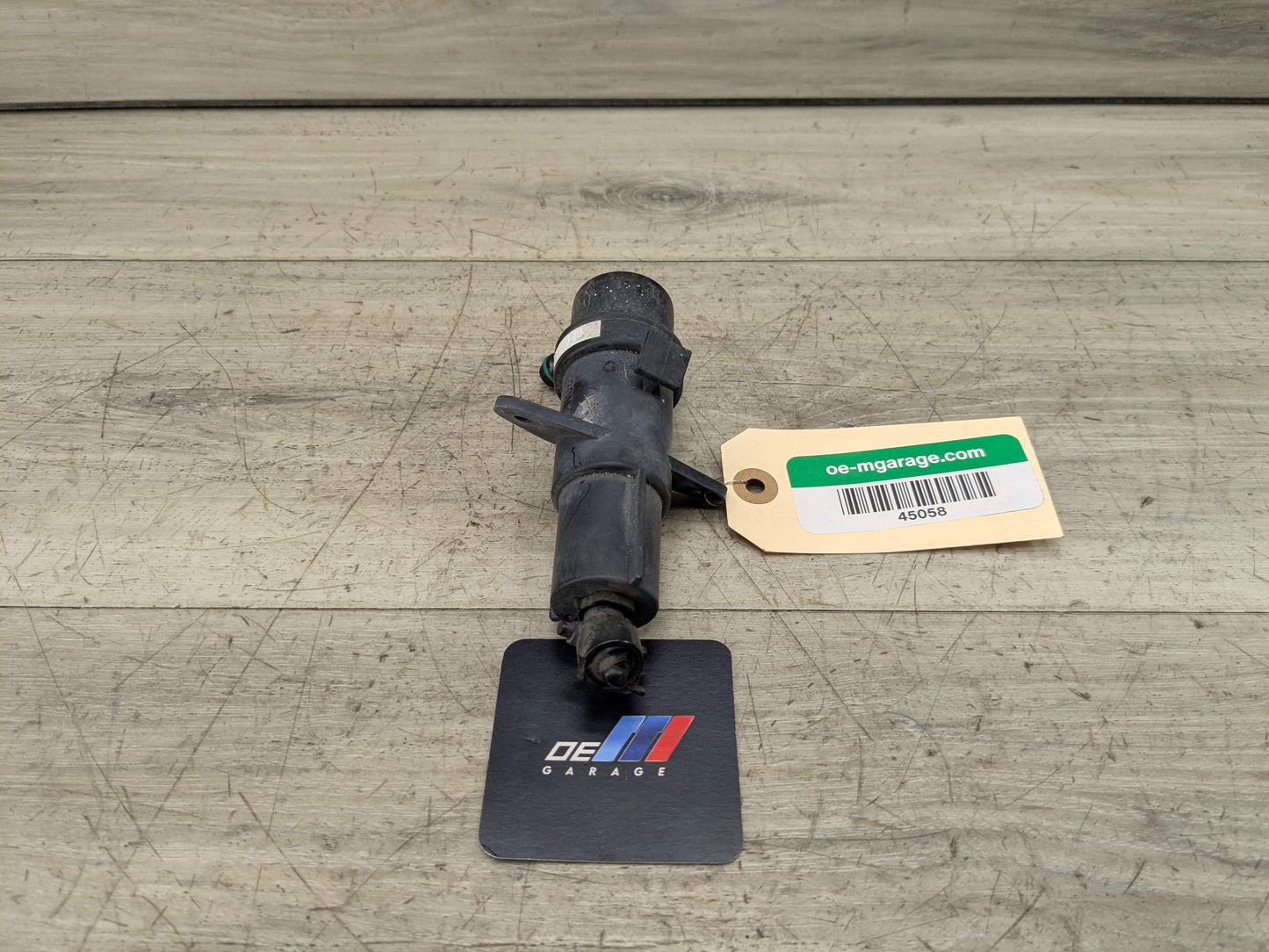 OEM BMW E88 E90 E92 328 335 Front Left or Right Headlight Washer Spray Nozzle