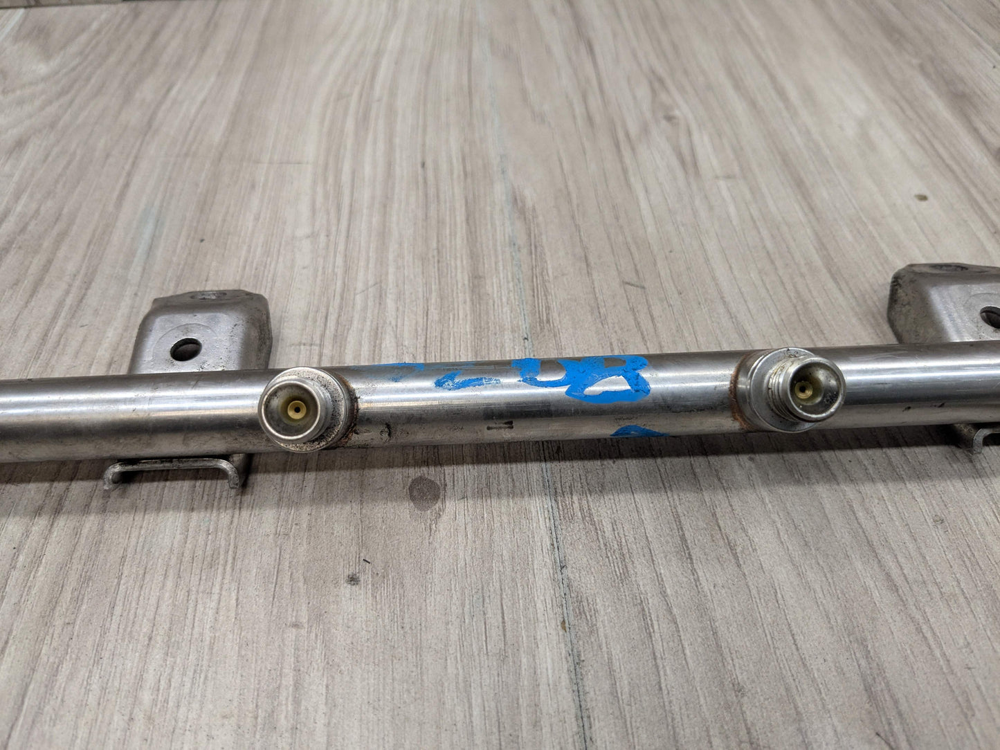 OEM BMW E88 E92 E93 F01 F02 N54 Engine High Pressure Fuel Injector Line Rail