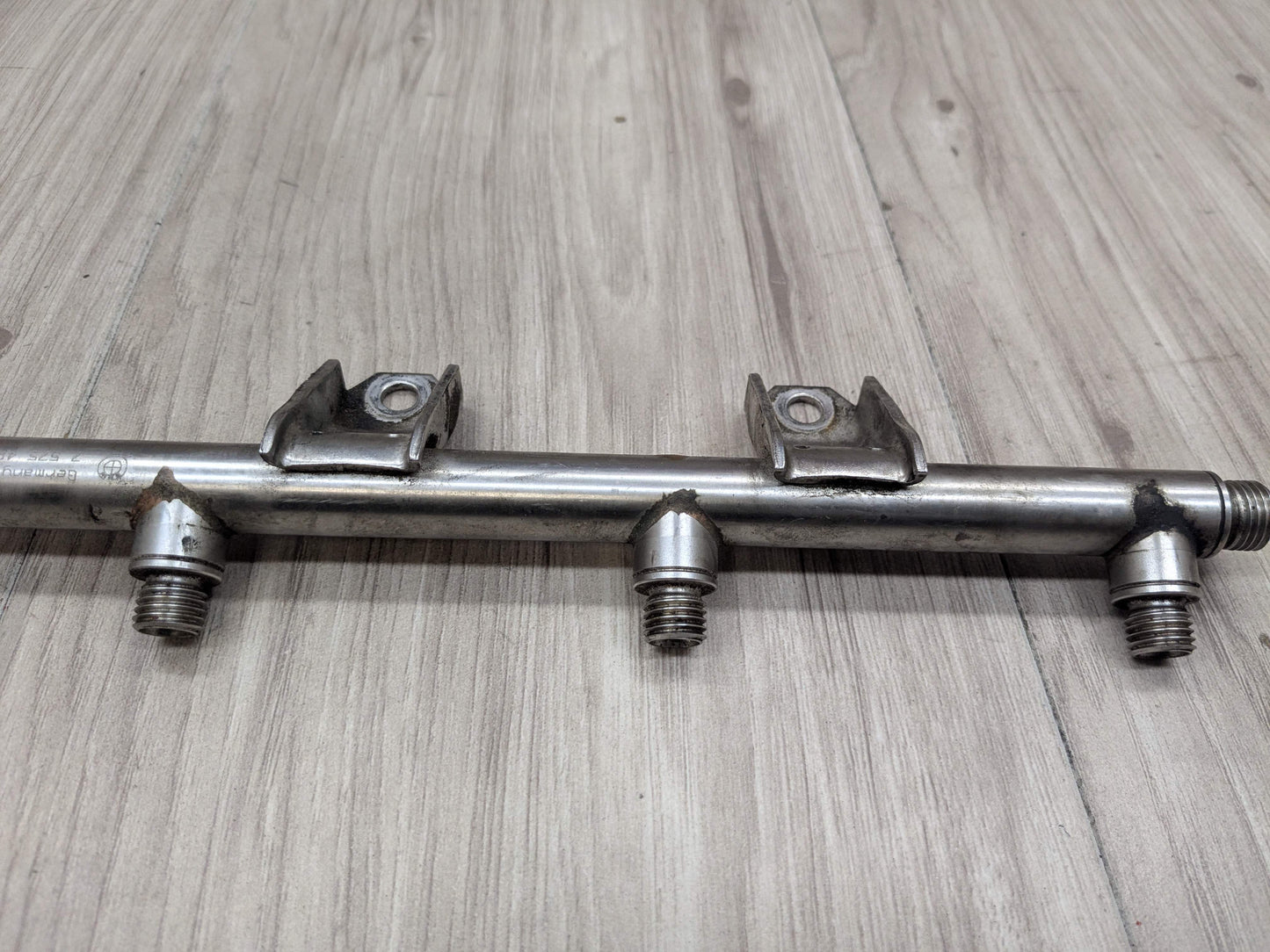 OEM BMW E88 E92 E93 F01 F02 N54 Engine High Pressure Fuel Injector Line Rail