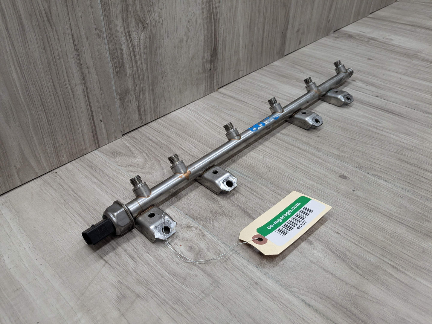 OEM BMW E88 E92 E93 F01 F02 N54 Engine High Pressure Fuel Injector Line Rail