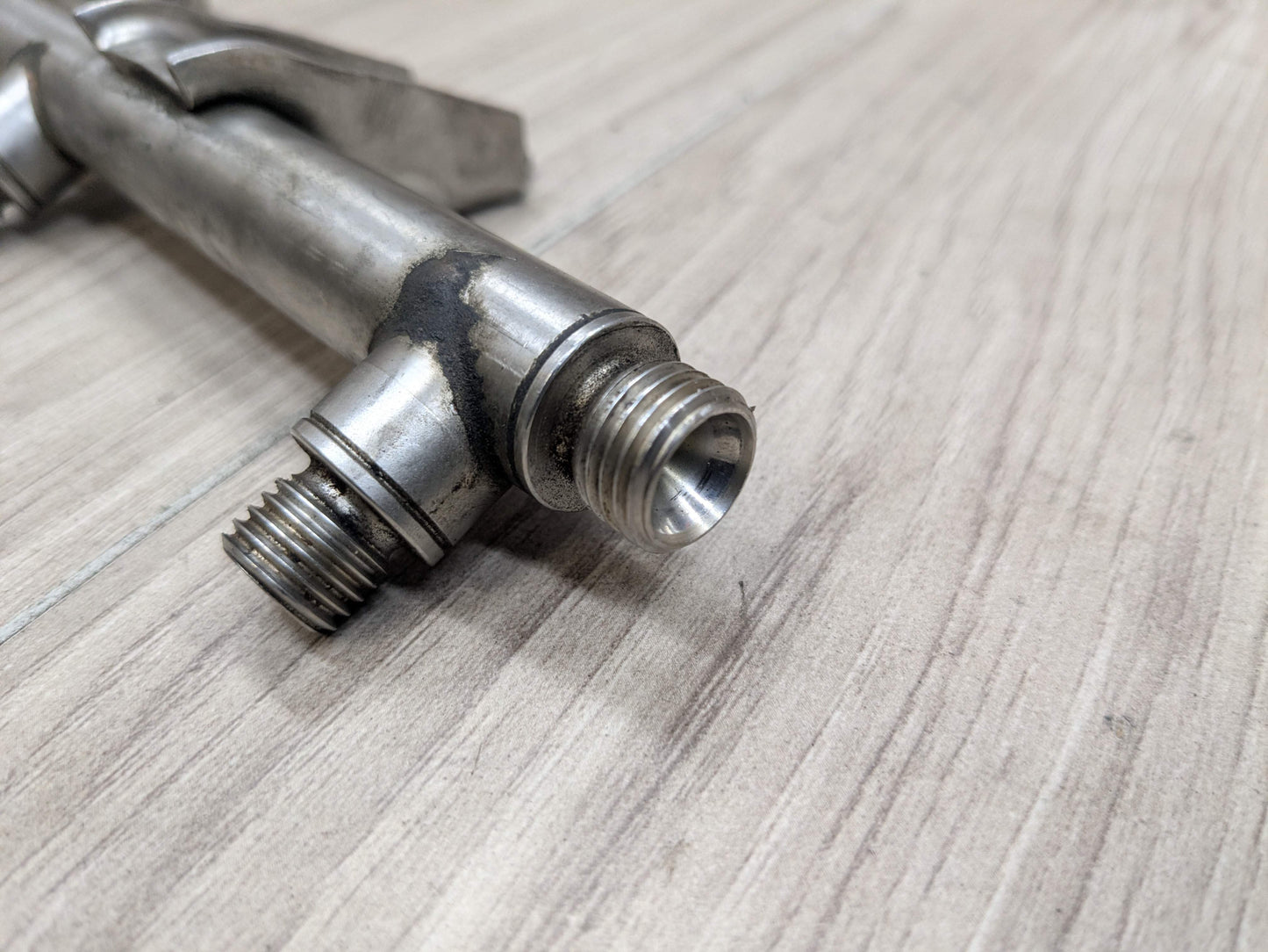 OEM BMW E88 E92 E93 F01 F02 N54 Engine High Pressure Fuel Injector Line Rail