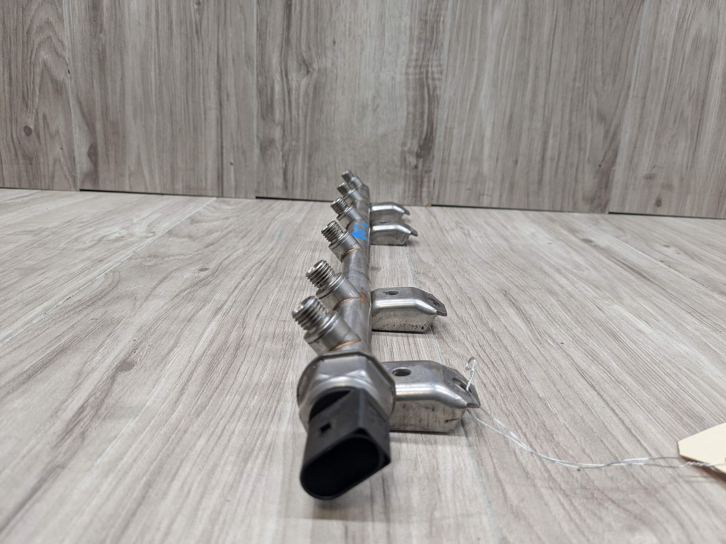 OEM BMW E88 E92 E93 F01 F02 N54 Engine High Pressure Fuel Injector Line Rail