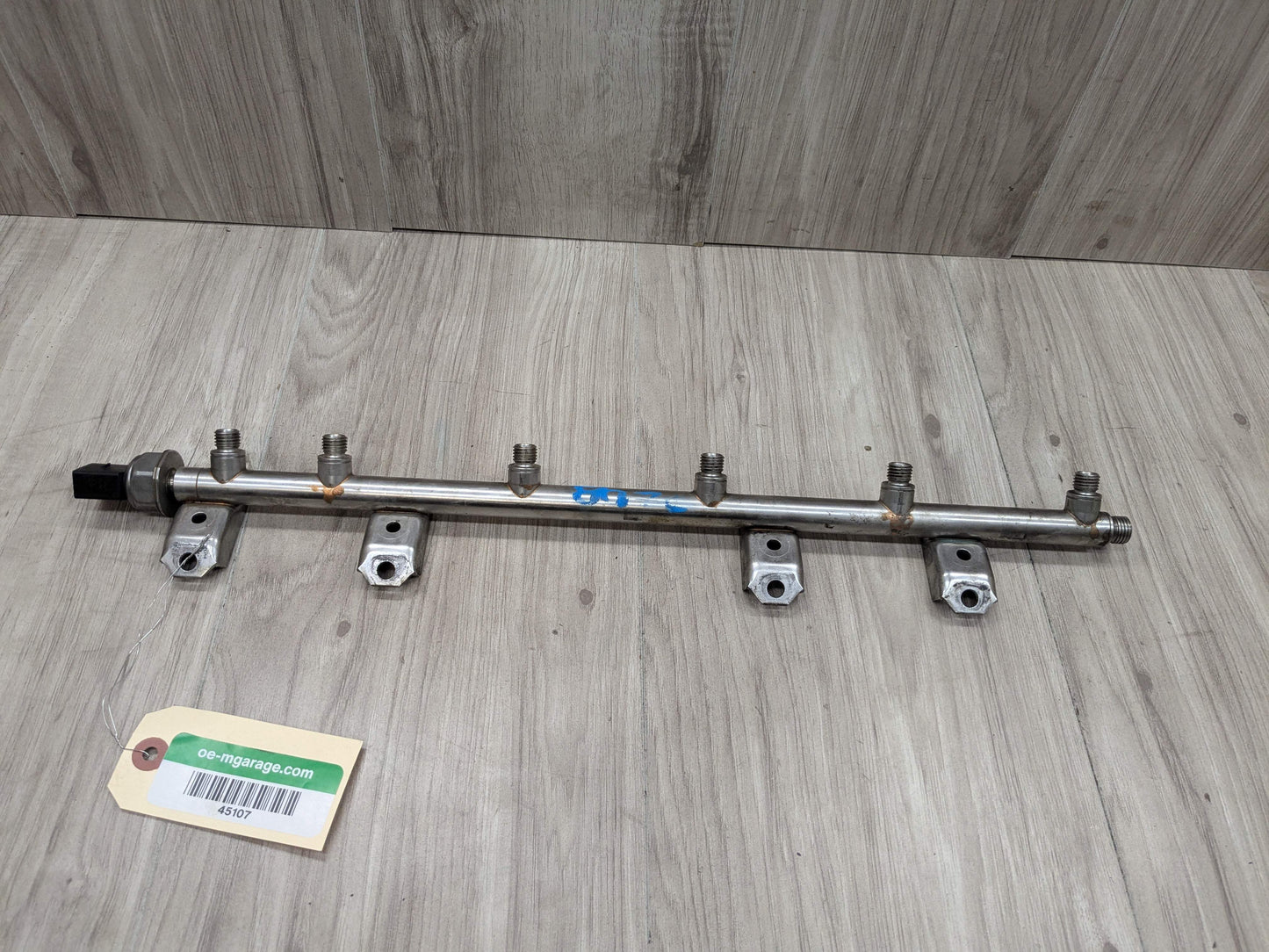 OEM BMW E88 E92 E93 F01 F02 N54 Engine High Pressure Fuel Injector Line Rail