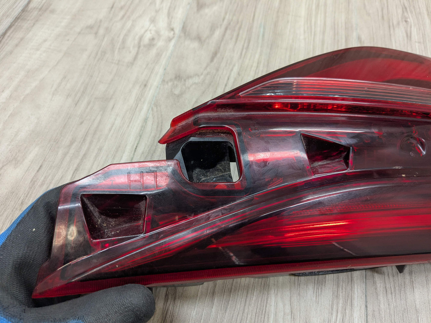 18-21 OEM BUICK Enclave Rear Left Driver Side Inner Stop Lamp Tail Light