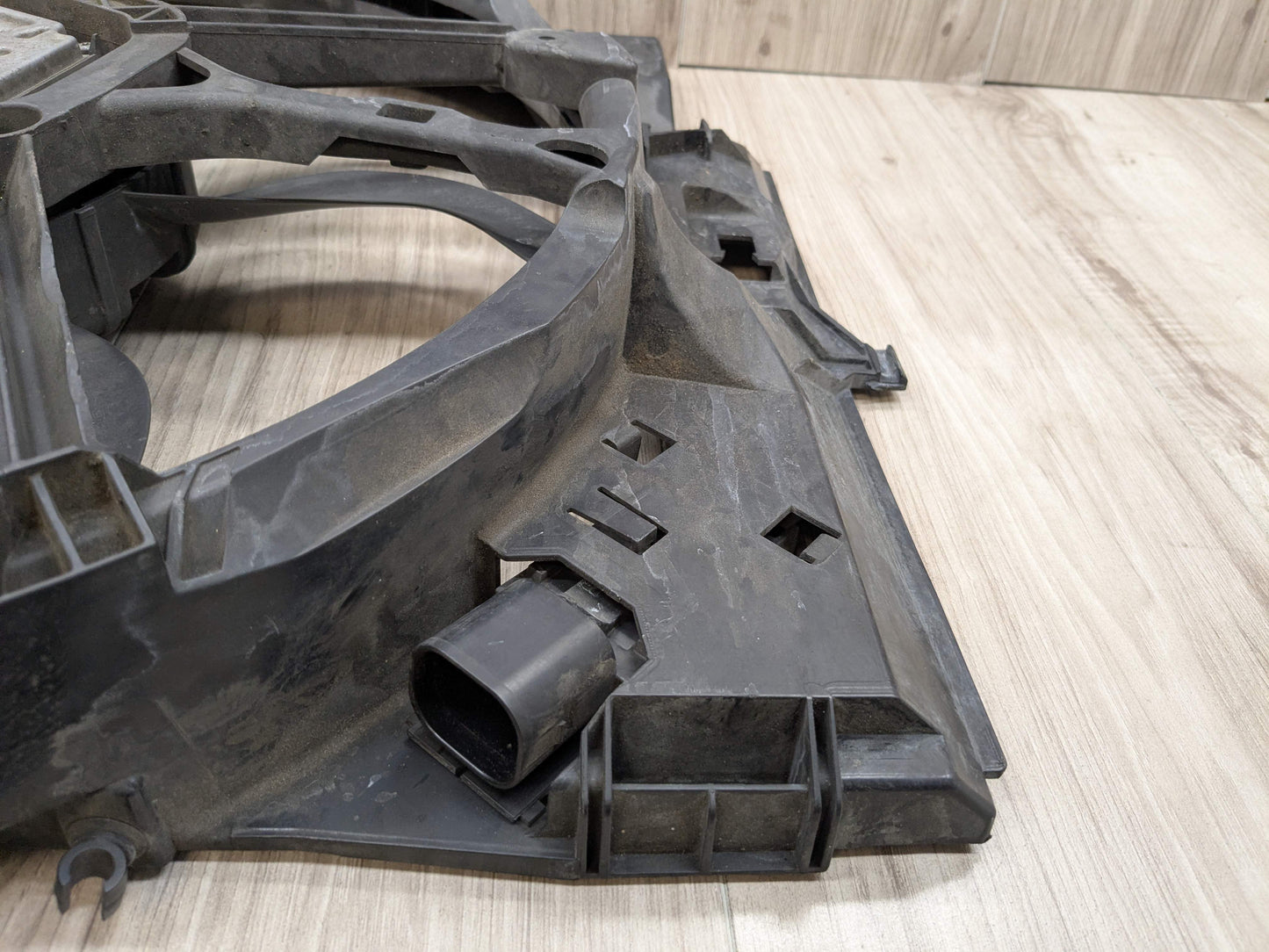 OEM BMW E82 E88 E90 E92 E93 Engine N54 N55 Radiator Auxiliary Fan Shroud 600W