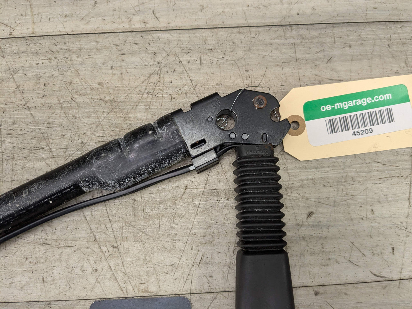 OEM BMW E82 E84 E88 E89 E90 E92 Front Left Driver Seat Belt Buckle Tensioner