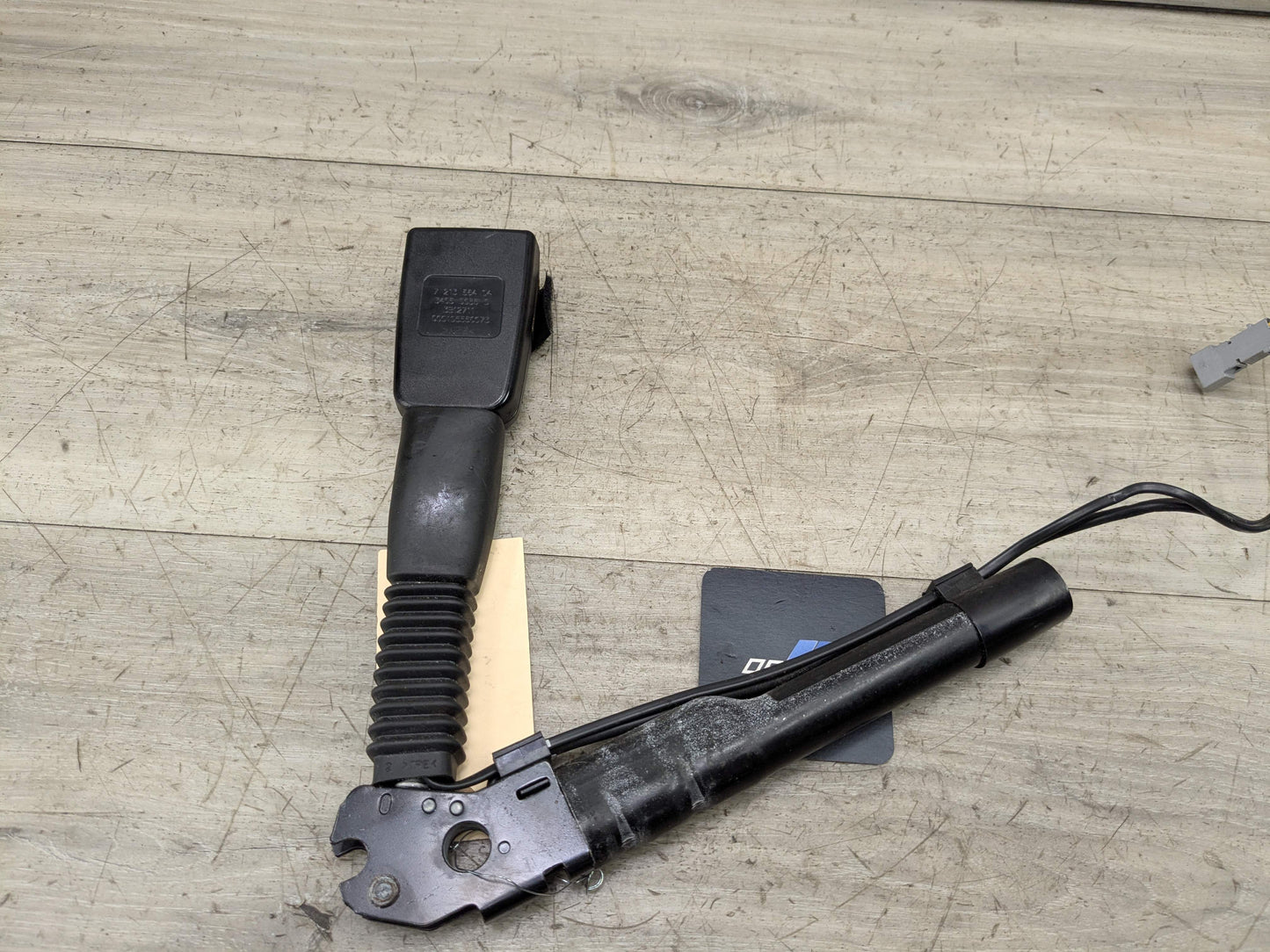 OEM BMW E82 E84 E88 E89 E90 E92 Front Right Passenger Seat Belt Buckle Tensioner