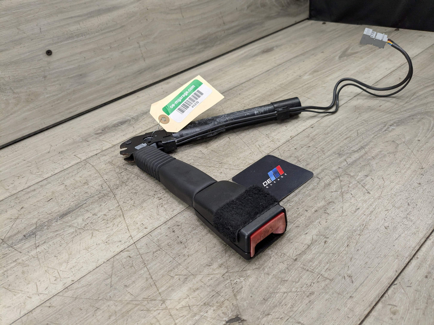 OEM BMW E82 E84 E88 E89 E90 E92 Front Right Passenger Seat Belt Buckle Tensioner