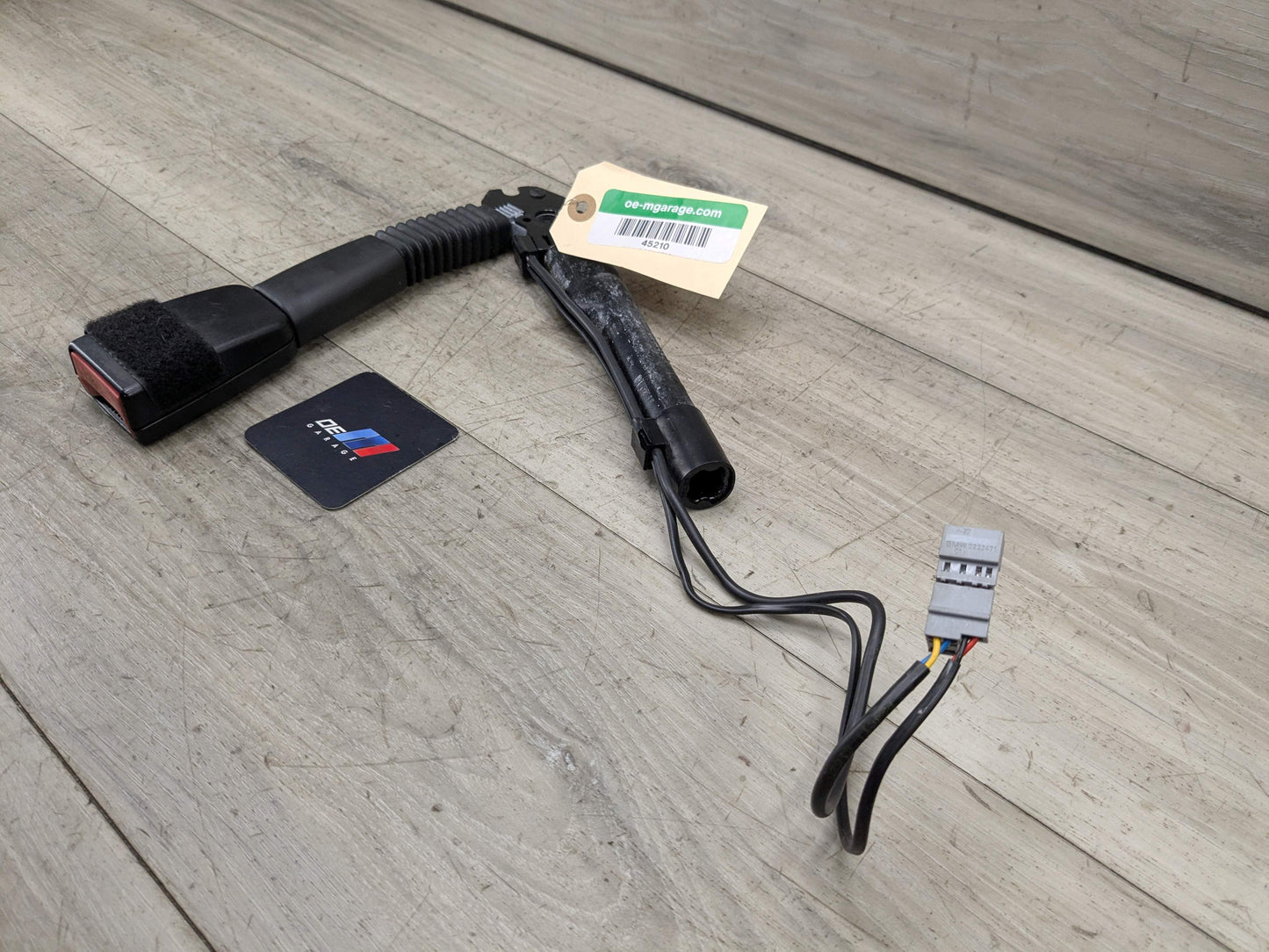 OEM BMW E82 E84 E88 E89 E90 E92 Front Right Passenger Seat Belt Buckle Tensioner