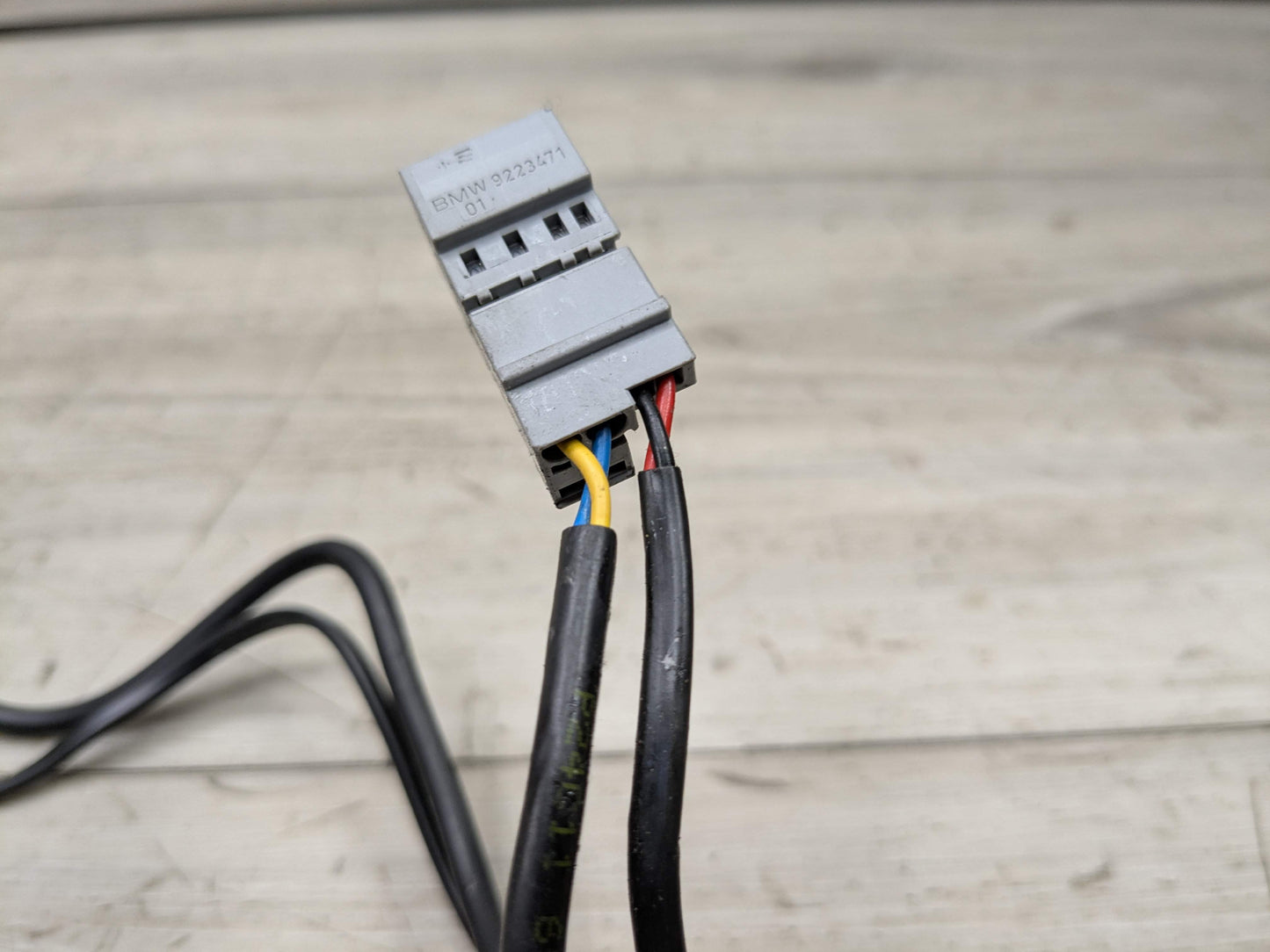 OEM BMW E82 E84 E88 E89 E90 E92 Front Right Passenger Seat Belt Buckle Tensioner