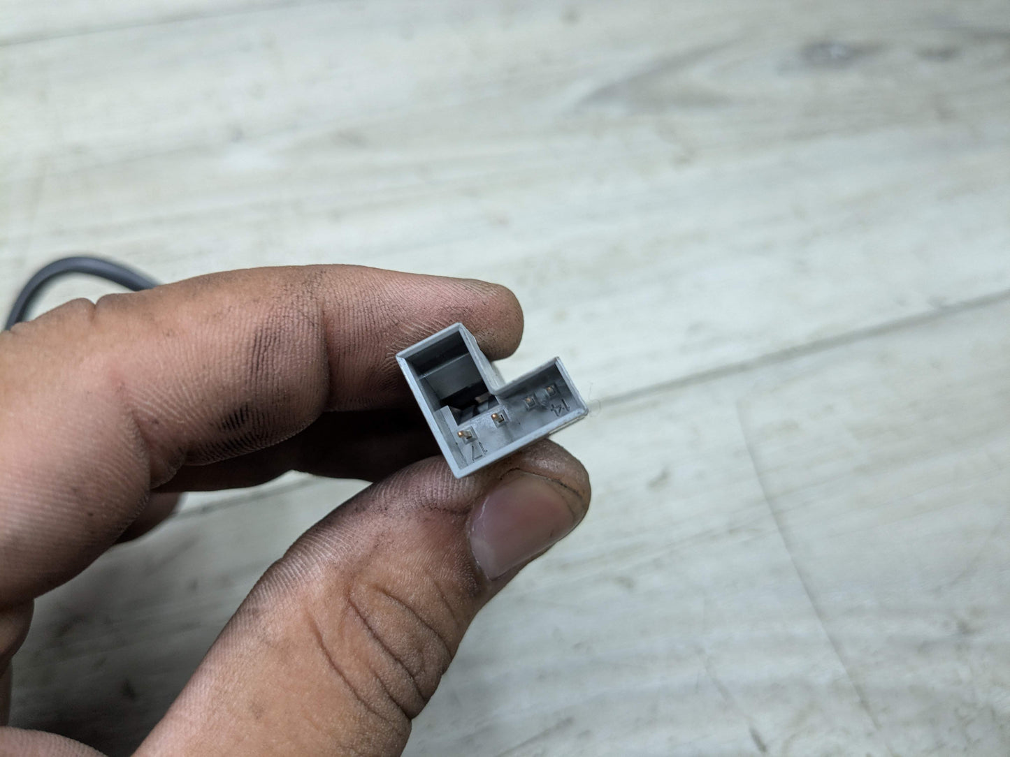 OEM BMW E82 E84 E88 E89 E90 E92 Front Right Passenger Seat Belt Buckle Tensioner