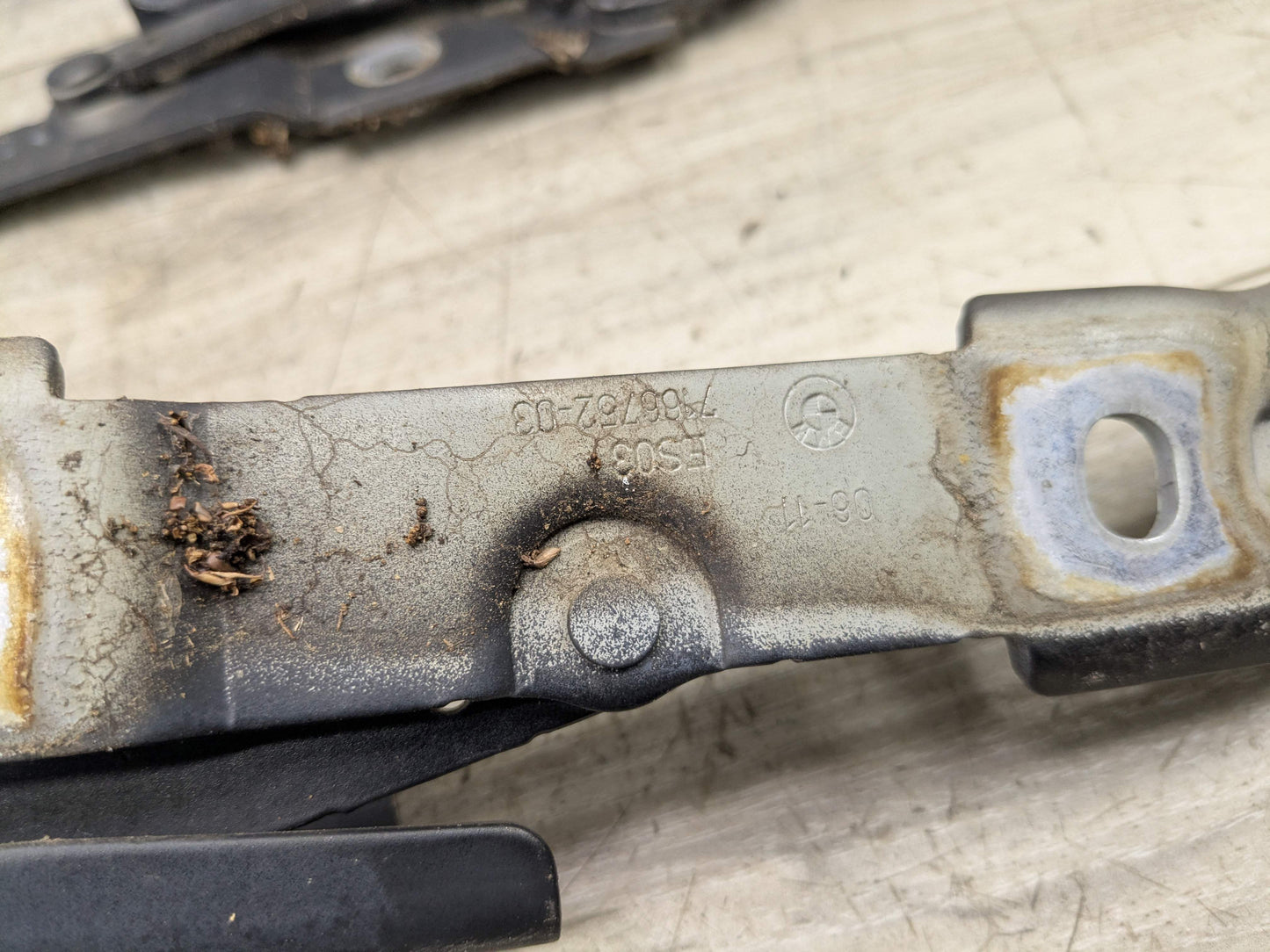 08-13 OEM BMW E82 E88 128 135 Rear Left Right Trunk Lid Hinges PAIR