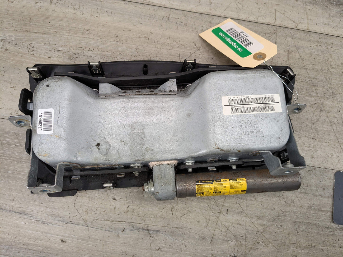 08-13 OEM BMW E88 128 135 CONVERTIBLE Front Left Driver Knee Lower Dash Airbag