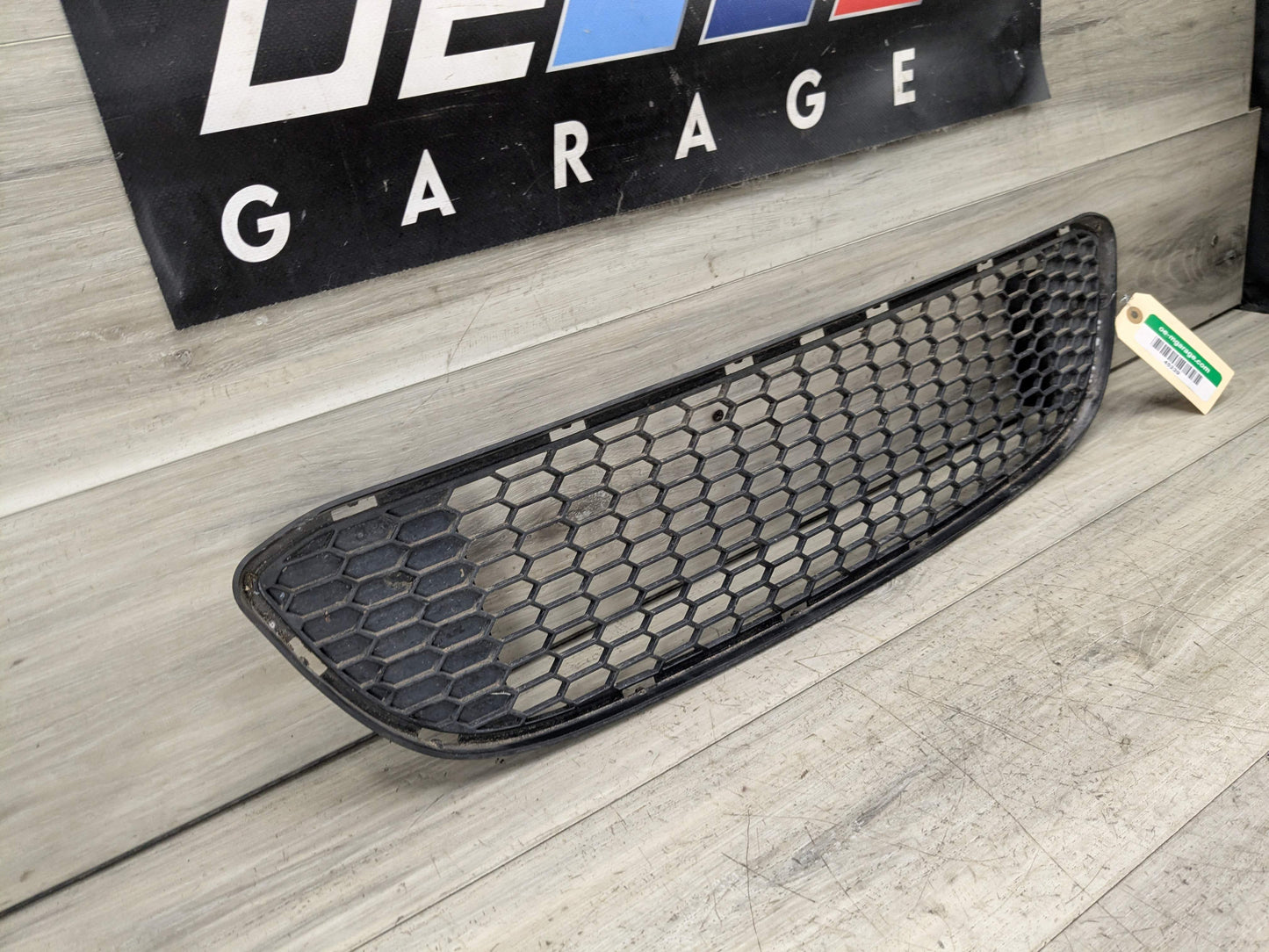 08-13 OEM BMW E82 E88 128i 135i M SPORT Front Bumper Lower Center Grille