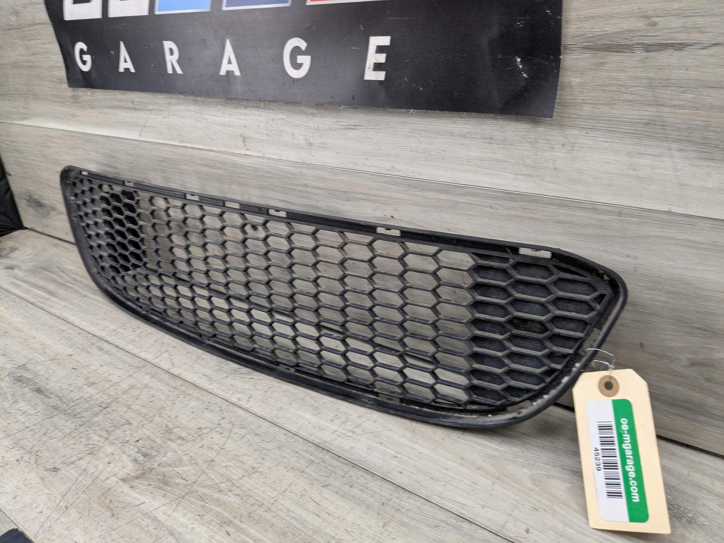 08-13 OEM BMW E82 E88 128i 135i M SPORT Front Bumper Lower Center Grille