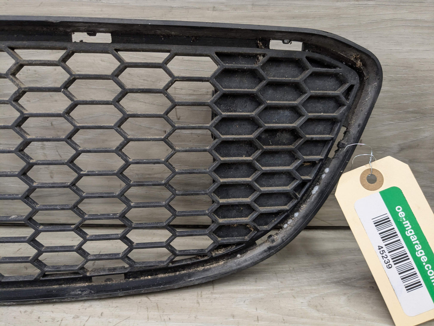 08-13 OEM BMW E82 E88 128i 135i M SPORT Front Bumper Lower Center Grille