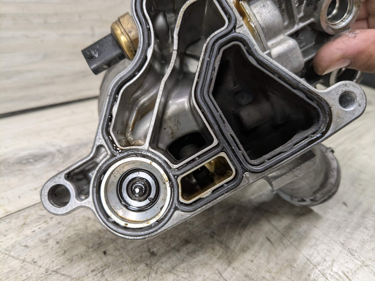 07-13 OEM BMW E82 E90 E92 135 335 N54 N55 Engine Oil Filter Housing COOLER