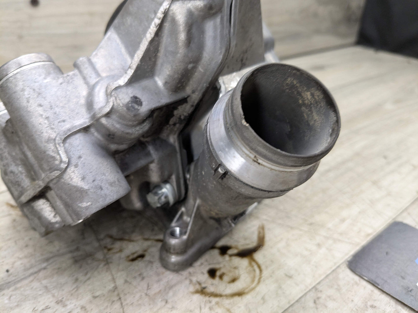 07-13 OEM BMW E82 E90 E92 135 335 N54 N55 Engine Oil Filter Housing COOLER