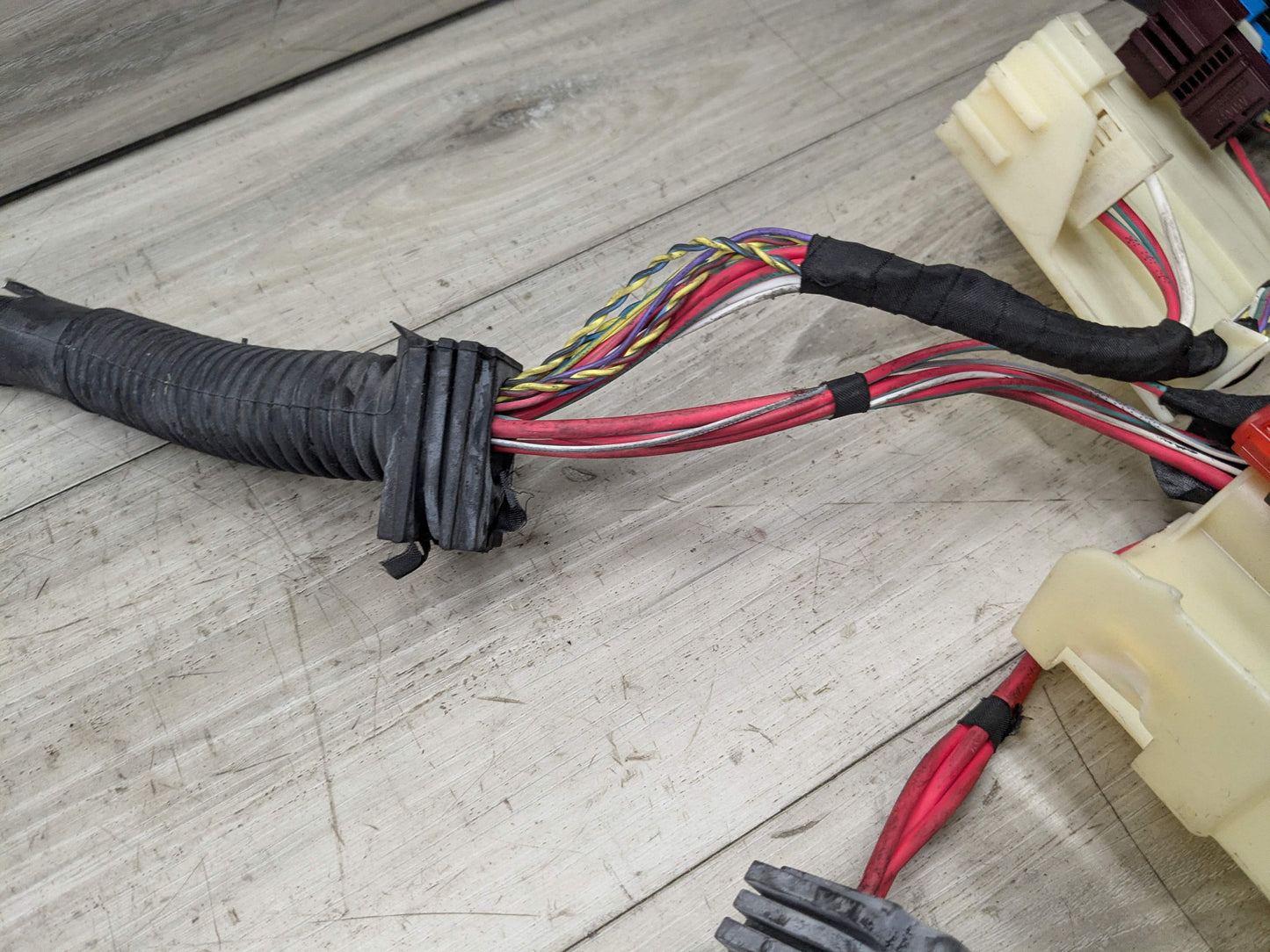 11-13 OEM BMW E92 E93 335 N55 Engine Transmission Module Box Wire Harness