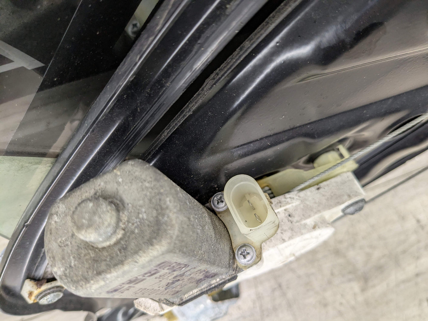 OEM BMW E88 128 135 Convertible Rear Left Quarter Window Glass Regulator w Motor