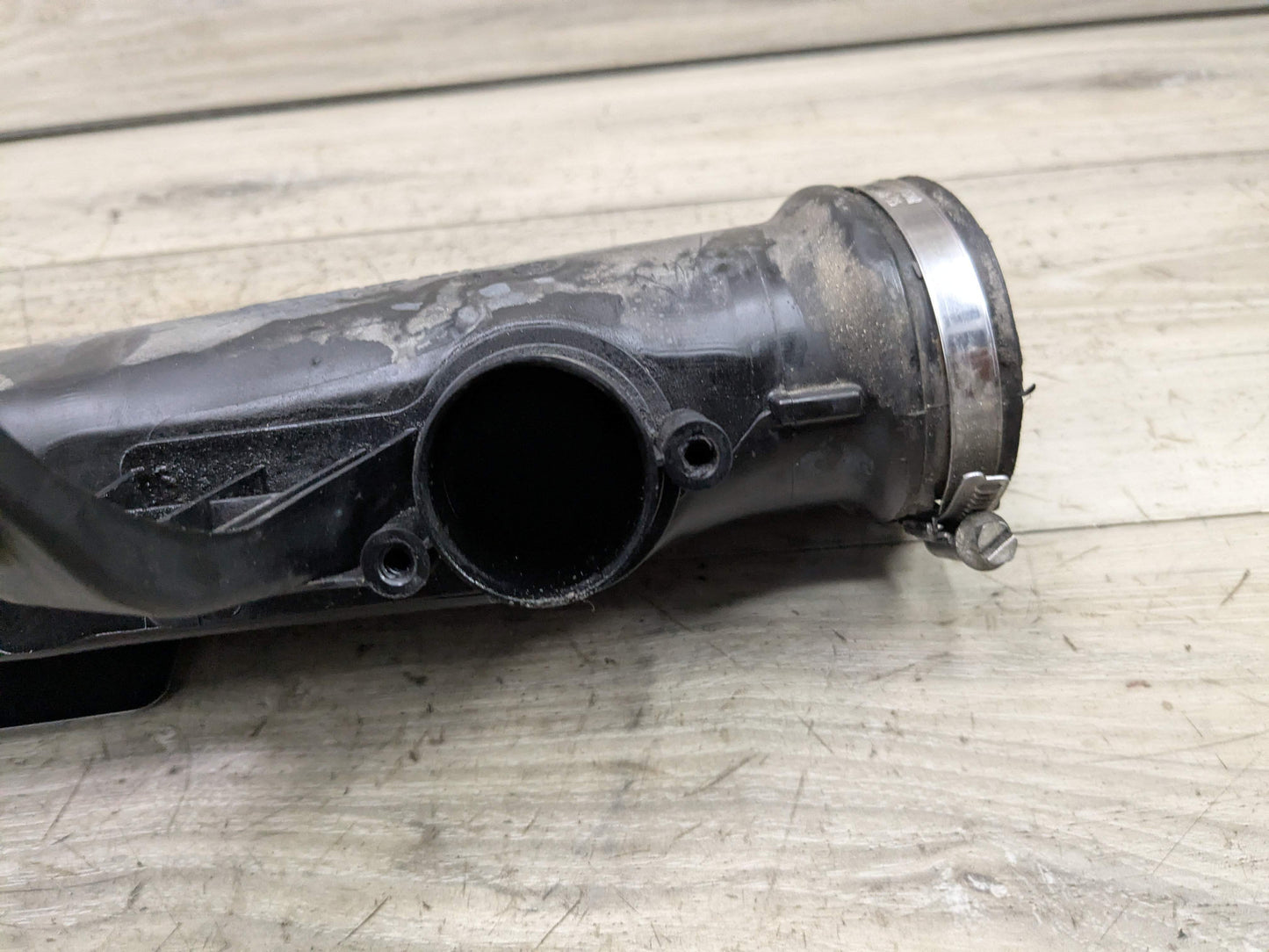 09-19 OEM BMW F12 F13 F15 F16 X5 X6 Front Right Intercooler Upper Charge Pipe