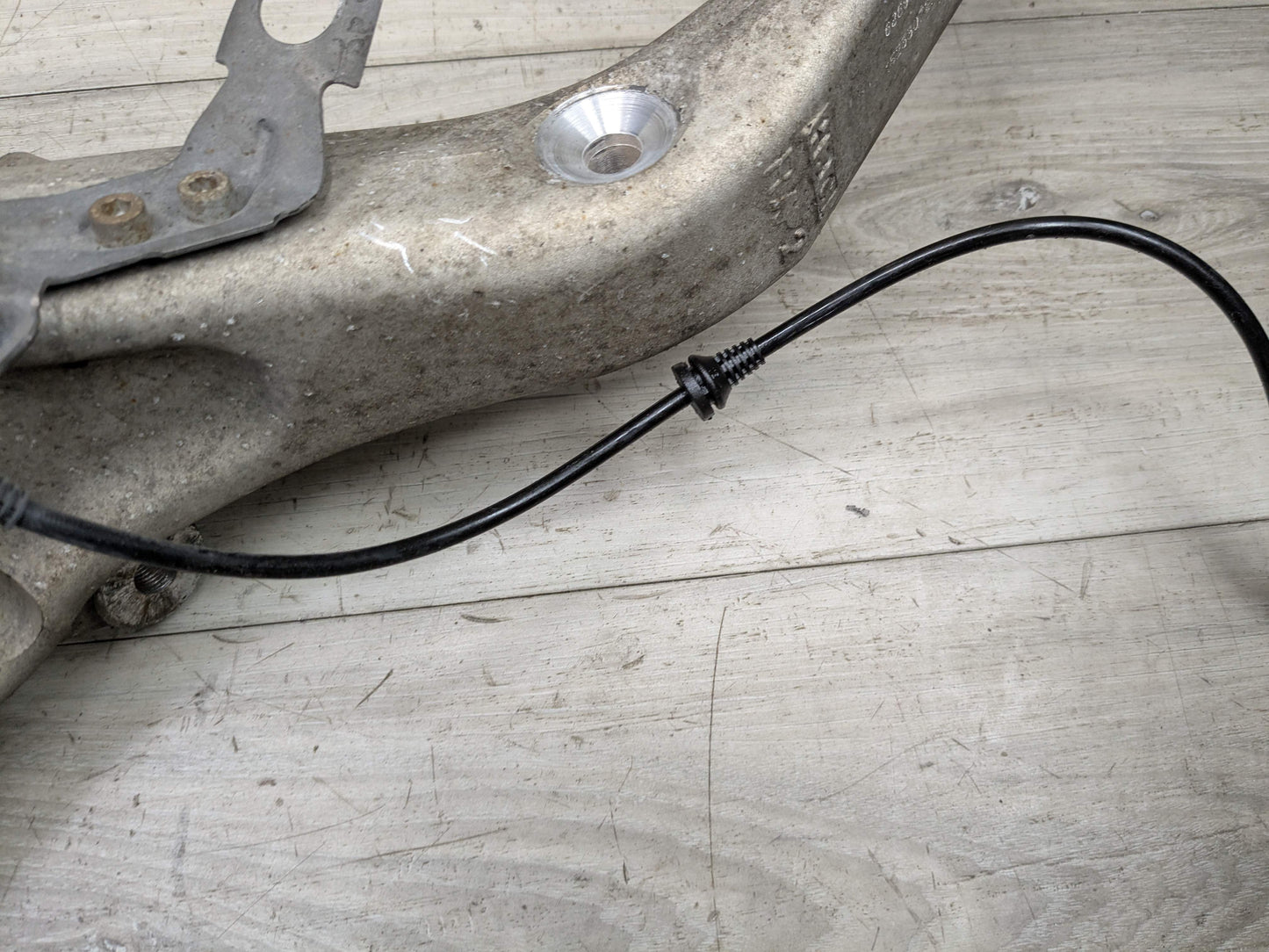 OEM BMW E70 F15 F16 F85 X5 X6 Front Passenger Right Spindle Hub Carrier Knuckle