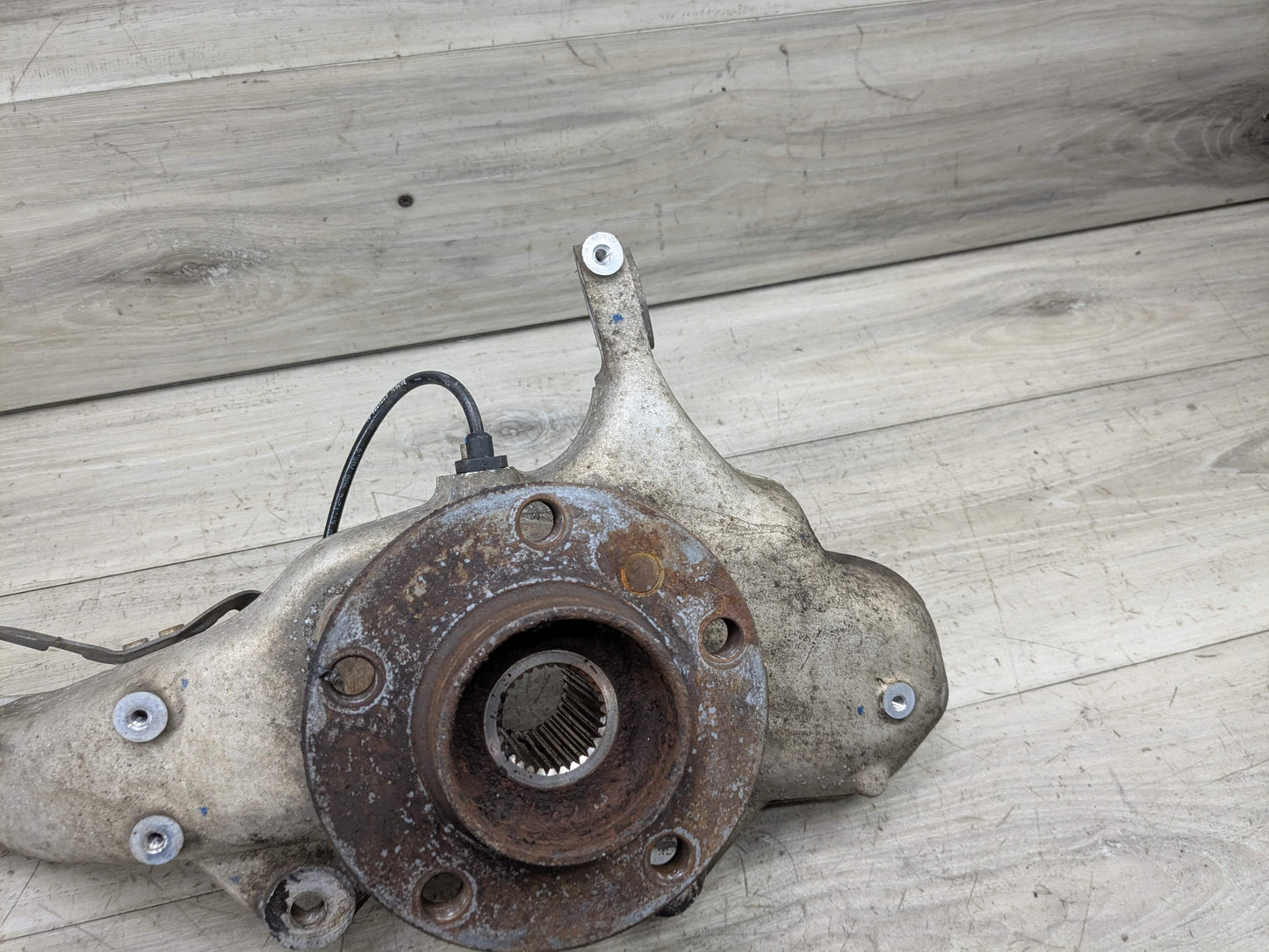 OEM BMW E70 F15 F16 F85 X5 X6 Front Passenger Right Spindle Hub Carrier Knuckle