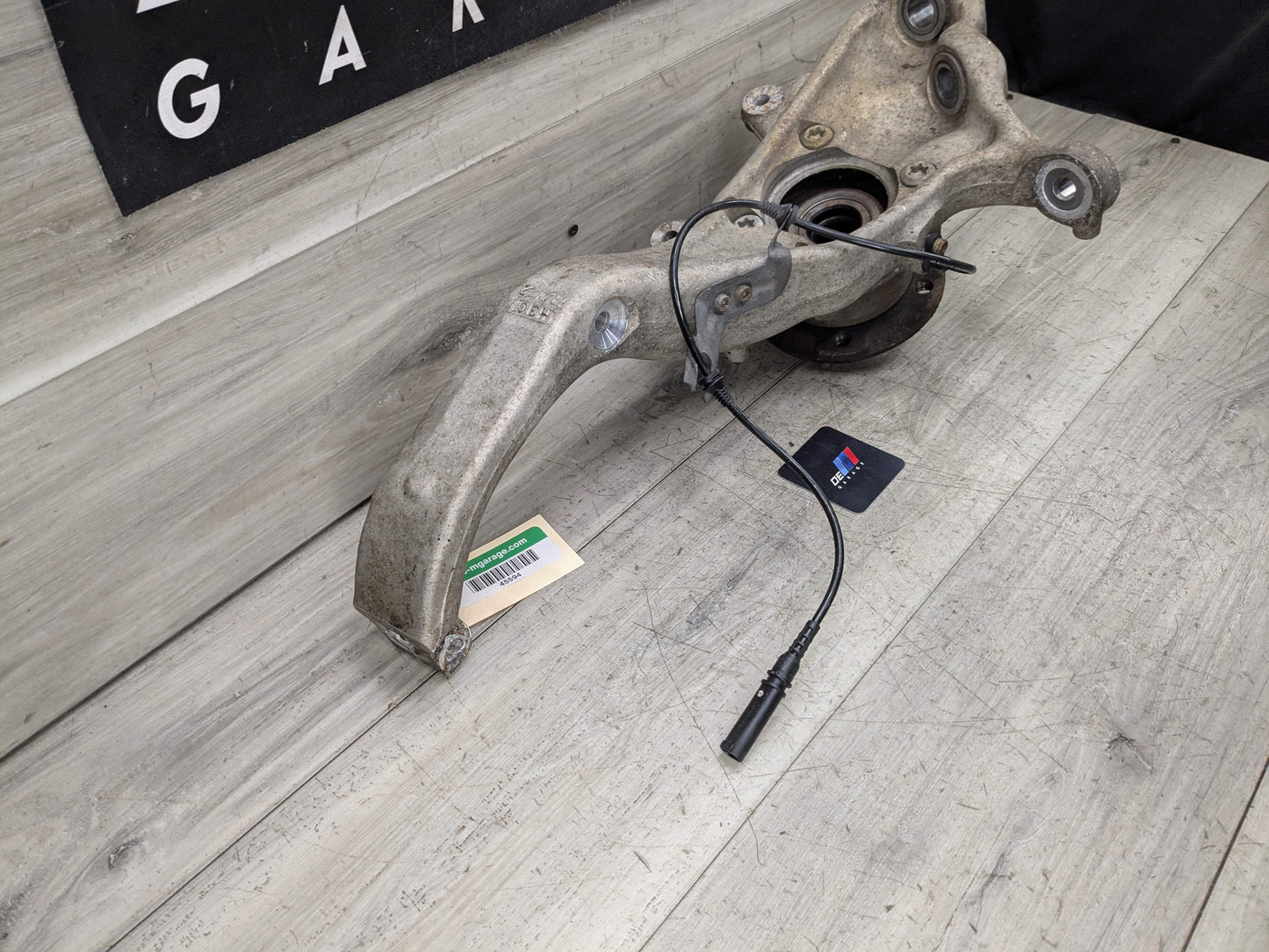 OEM BMW E70 F15 F16 F85 X5 X6 Front Passenger Right Spindle Hub Carrier Knuckle