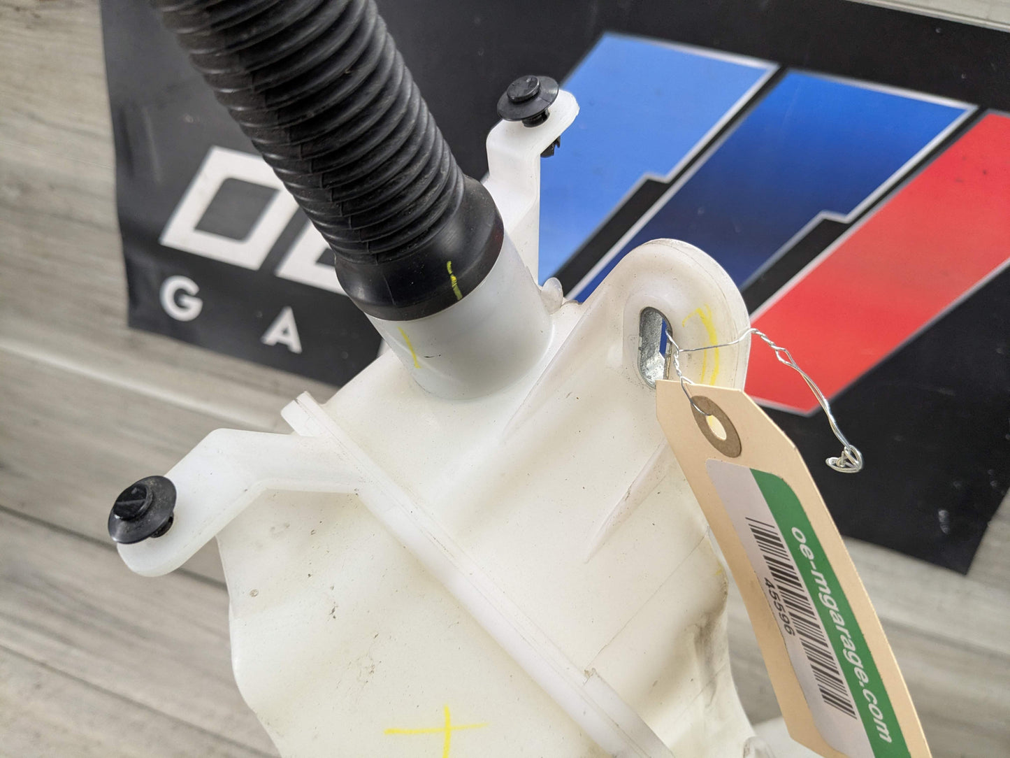 *OEM BMW F16 X6 Windshield Wiper Washer Reservoir Tank Pump Bottle w/ Pumps