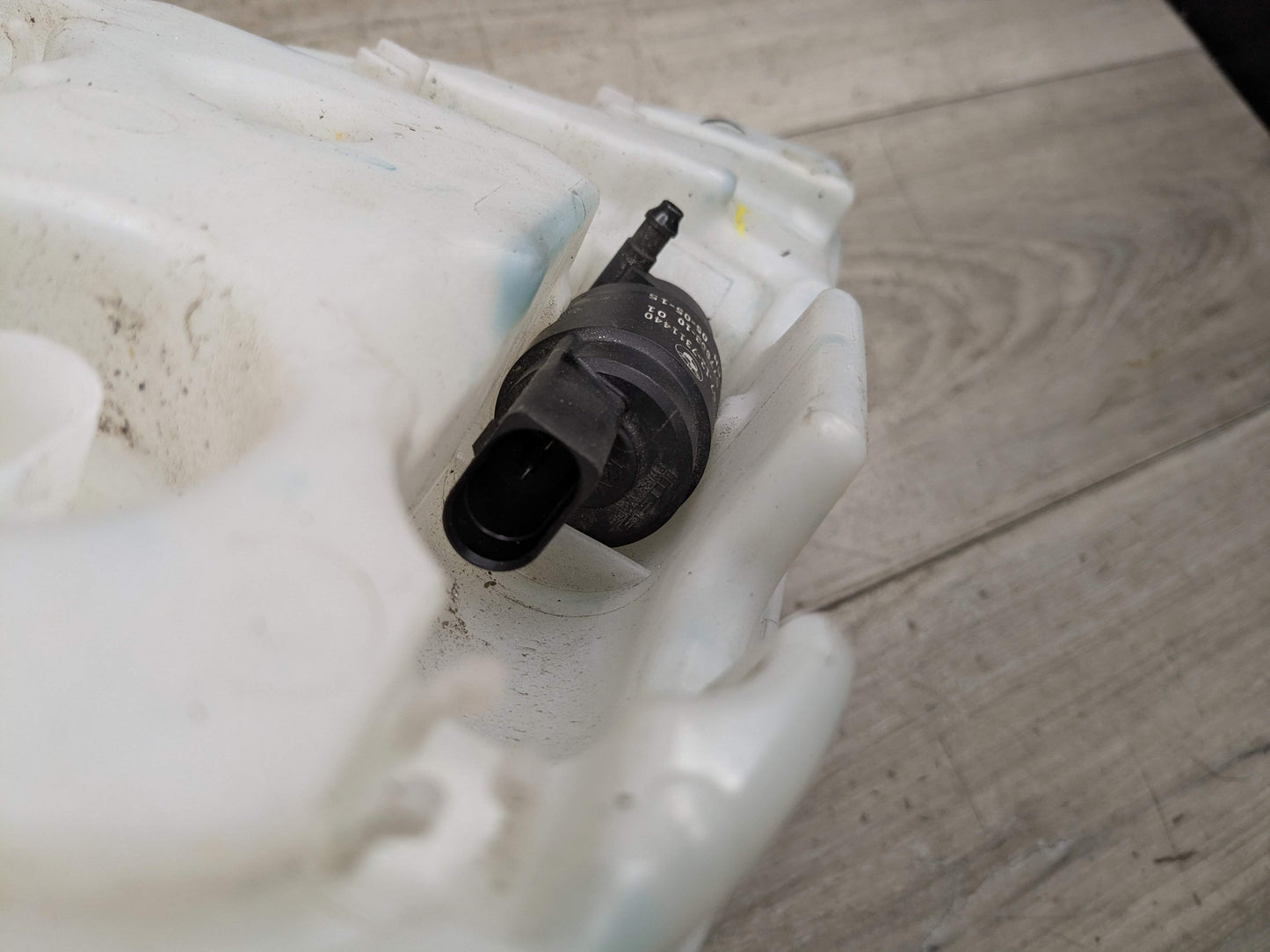 *OEM BMW F16 X6 Windshield Wiper Washer Reservoir Tank Pump Bottle w/ Pumps