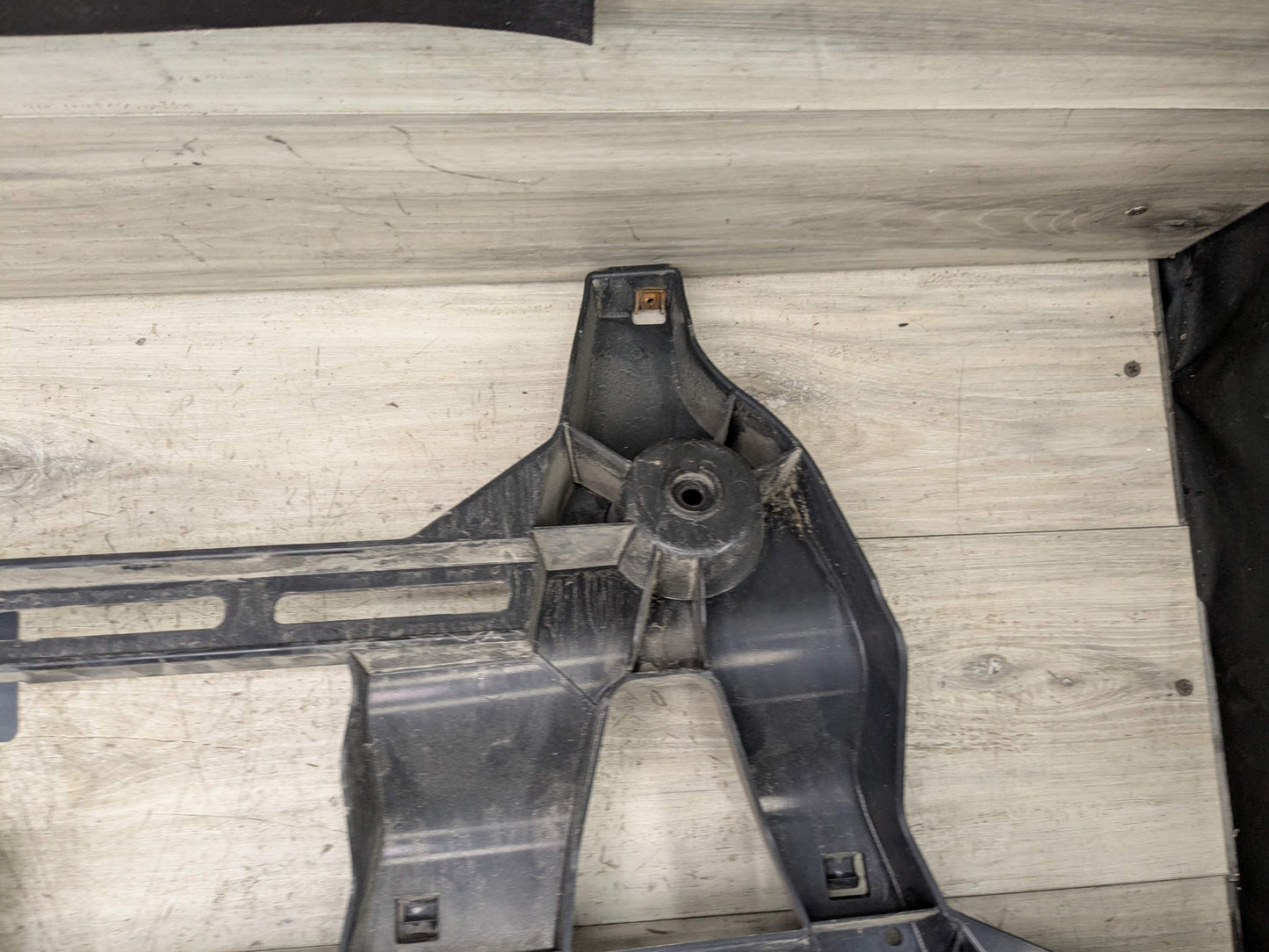 15-19 OEM BMW F16 F86 X6 X6M REAR Bumper Upper Center Support Bracket Mount