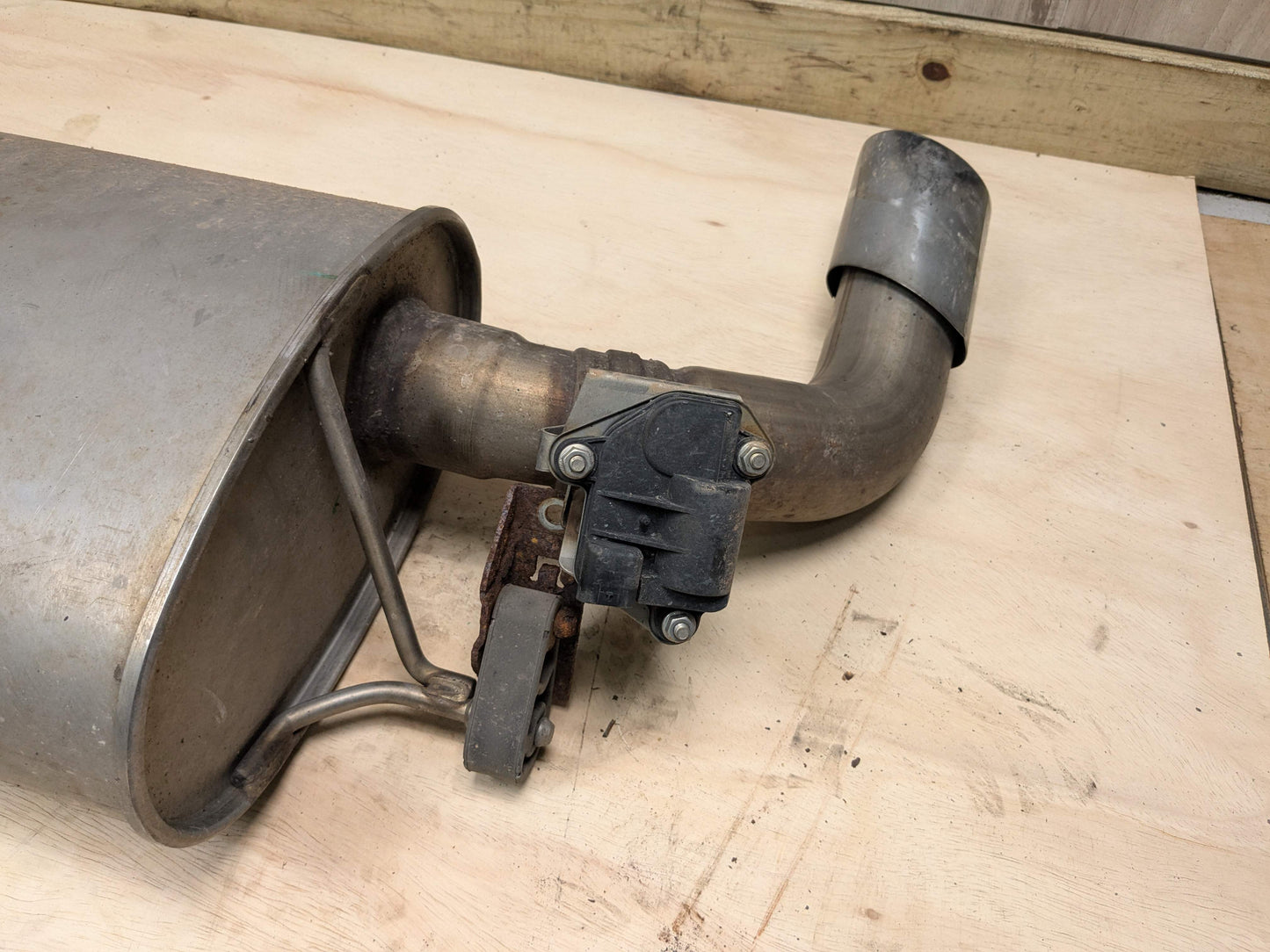 14-19 OEM BMW F15 F16 X5 X6 35 Engine N55 Rear Exhaust Flap Muffler